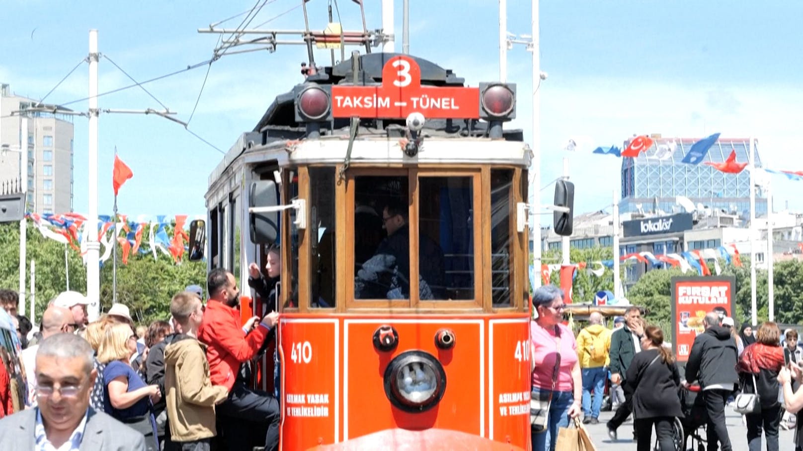 Istanbuls Straßenbahnen: Nostalgie und neueste Technik