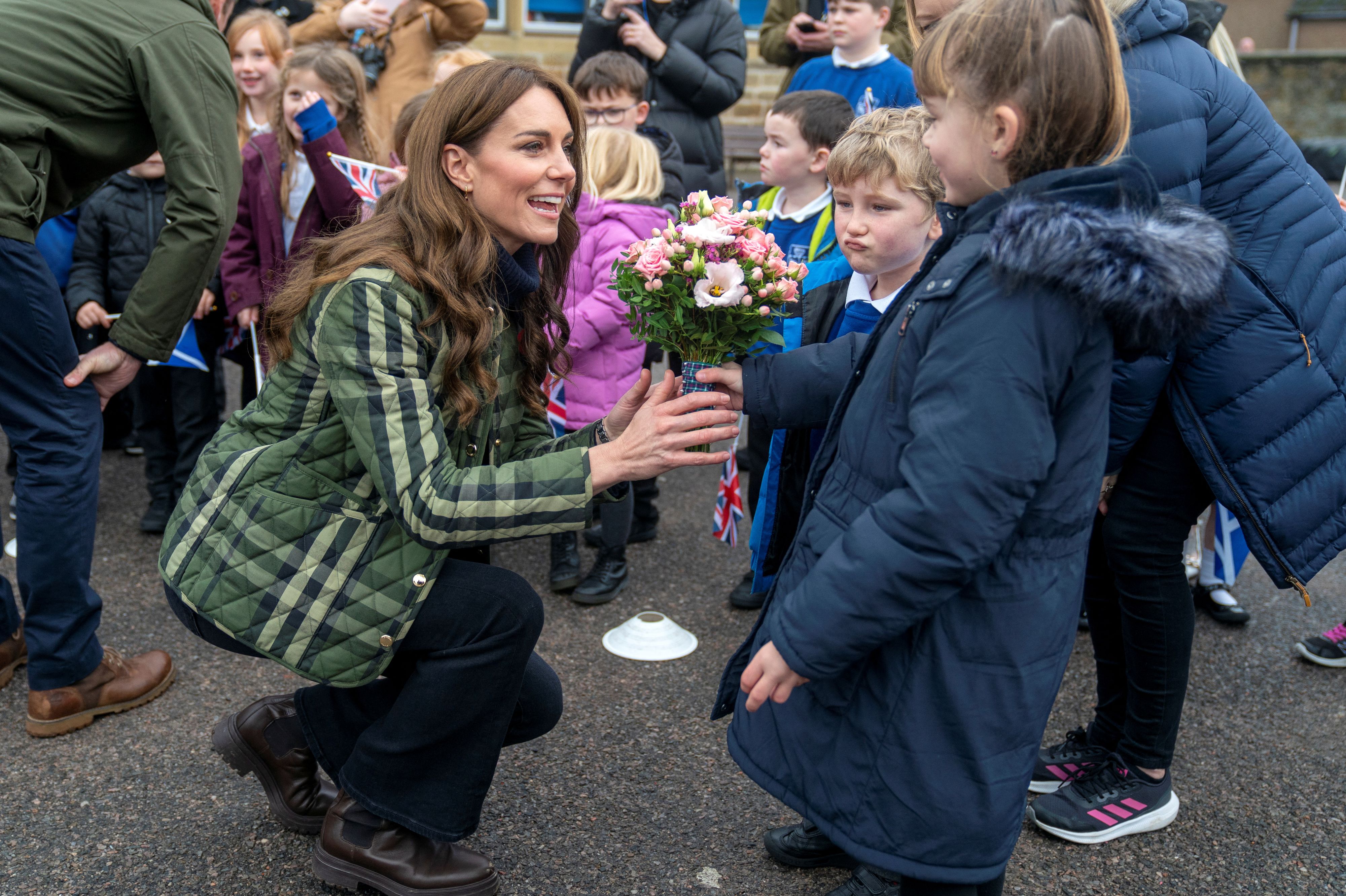 Prinzessin Kate wird länger der Öffentlichkeit fernbleiben.