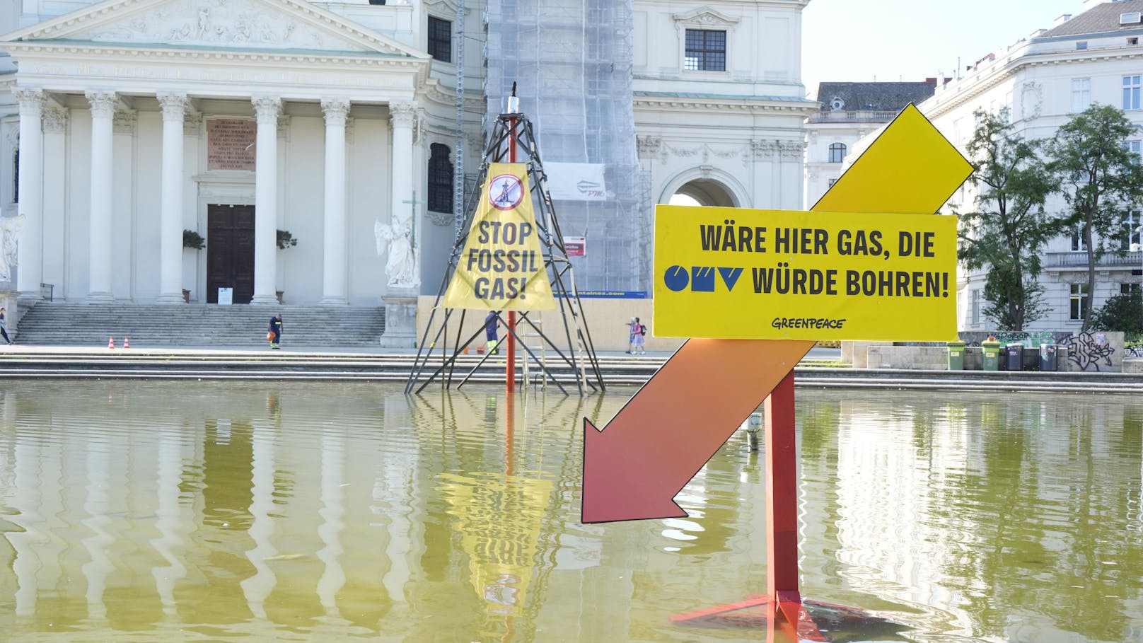 Um 17 Uhr plant Greenpeace vor dem Eingang der OMV-Zentrale bei der Messe Wien eine Kundgebung gemeinsam mit der Aktivistengruppe "Attac" und der "zivilgesellschaftlichen Initiative OMV &amp; Co Vergesellschaften".