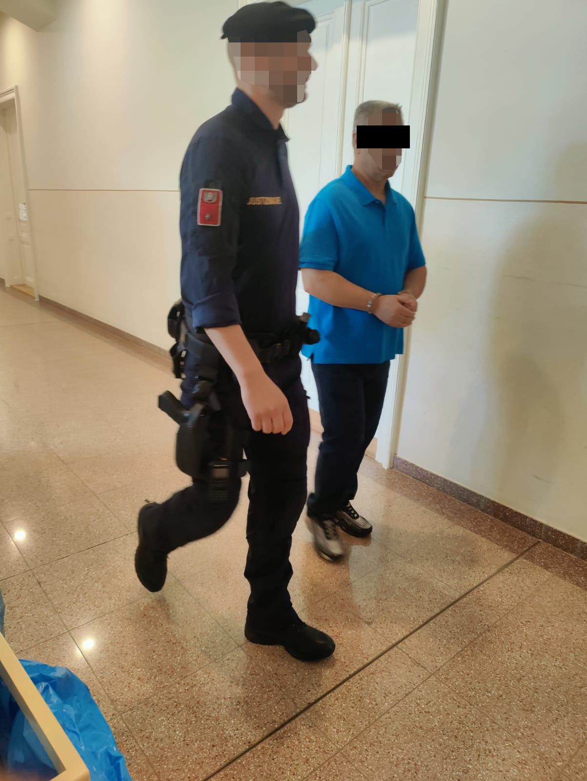 Der Angeklagte vor Gericht in Wr. Neustadt