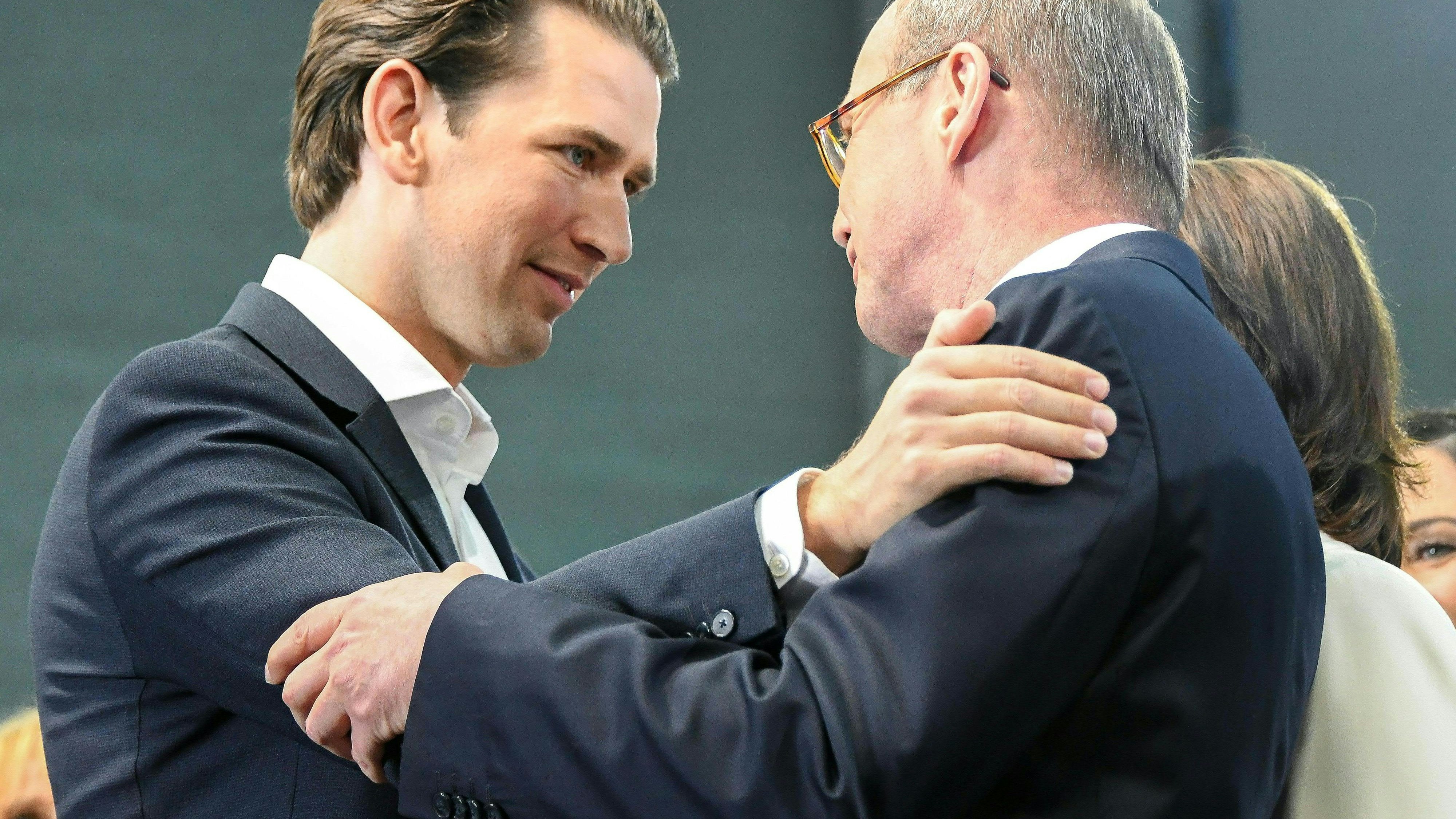 Ziemlich beste Parteifreunde: Bundeskanzler Sebastian Kurz (ÖVP) und Spitzenkandidat Othmar Karas (ÖVP) am Wahltag, 26. Mai 2019