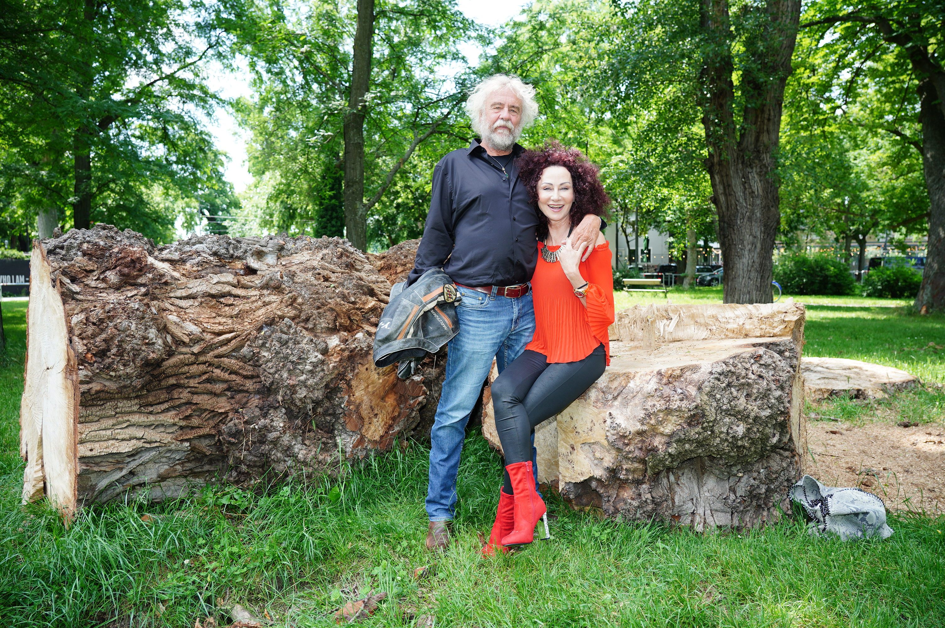 Ernst Prost mit Christina Lugner unterwegs im Wiener Prater
