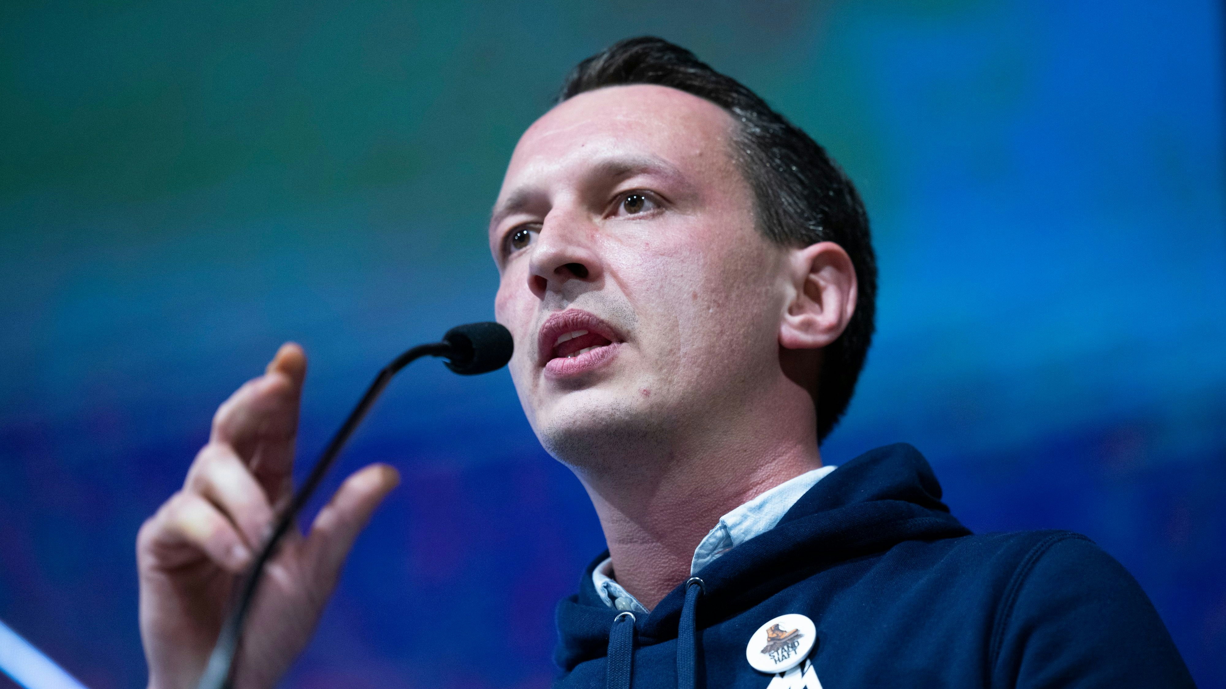Download von www.picturedesk.com am 28.05.2024 (08:38).  24 February 2024, North Rhine-Westphalia, Marl: Non-attached MP Matthias Helferich and member of the Young Alternative for Germany speaks during the 21st state party conference of the "Alternative for Germany". Photo: Thomas Banneyer/dpa - 20240224_PD9432 - Rechteinfo: Rights Managed (RM)