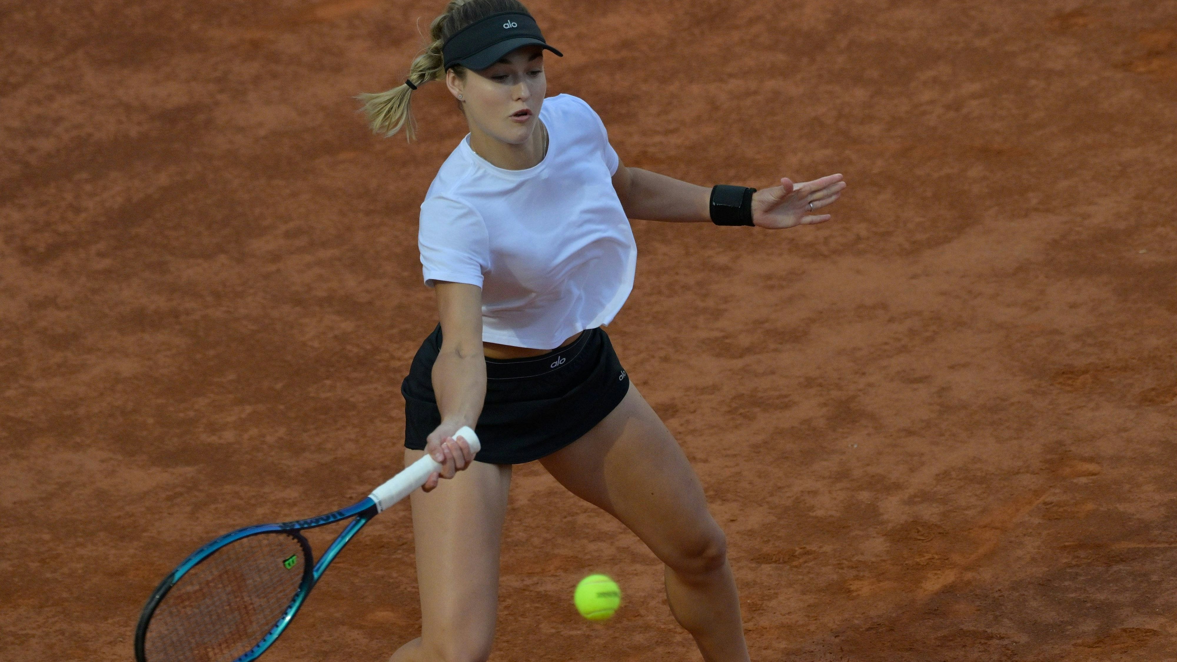 Anna Kalinskaya schlägt ebenso wie ihr Freund Jannik Sinner bei den French Open auf.