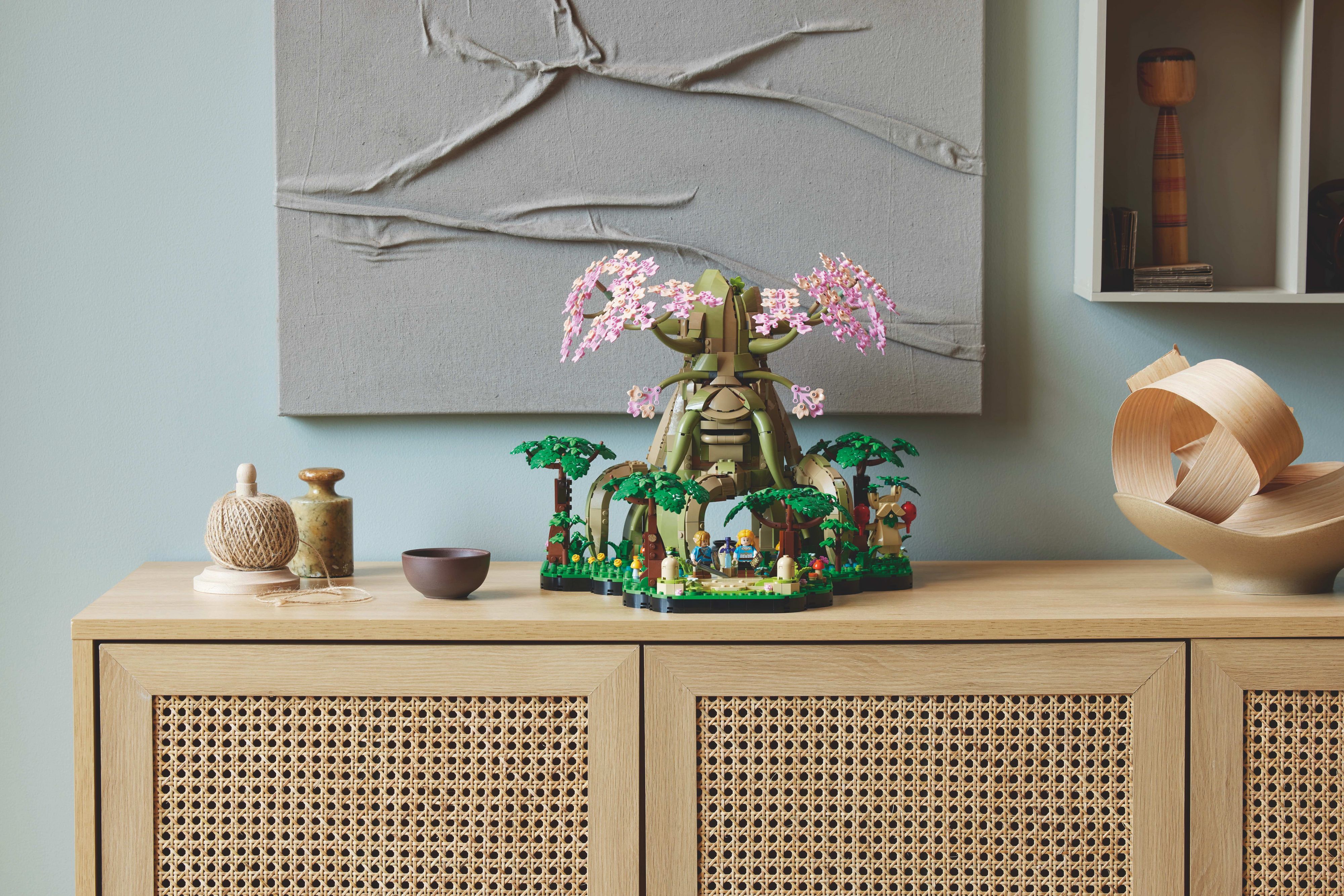 Das LEGO The Legend of Zelda Deku-Baum 2-in-1 Set lässt Bastler aus zwei Varianten wählen.