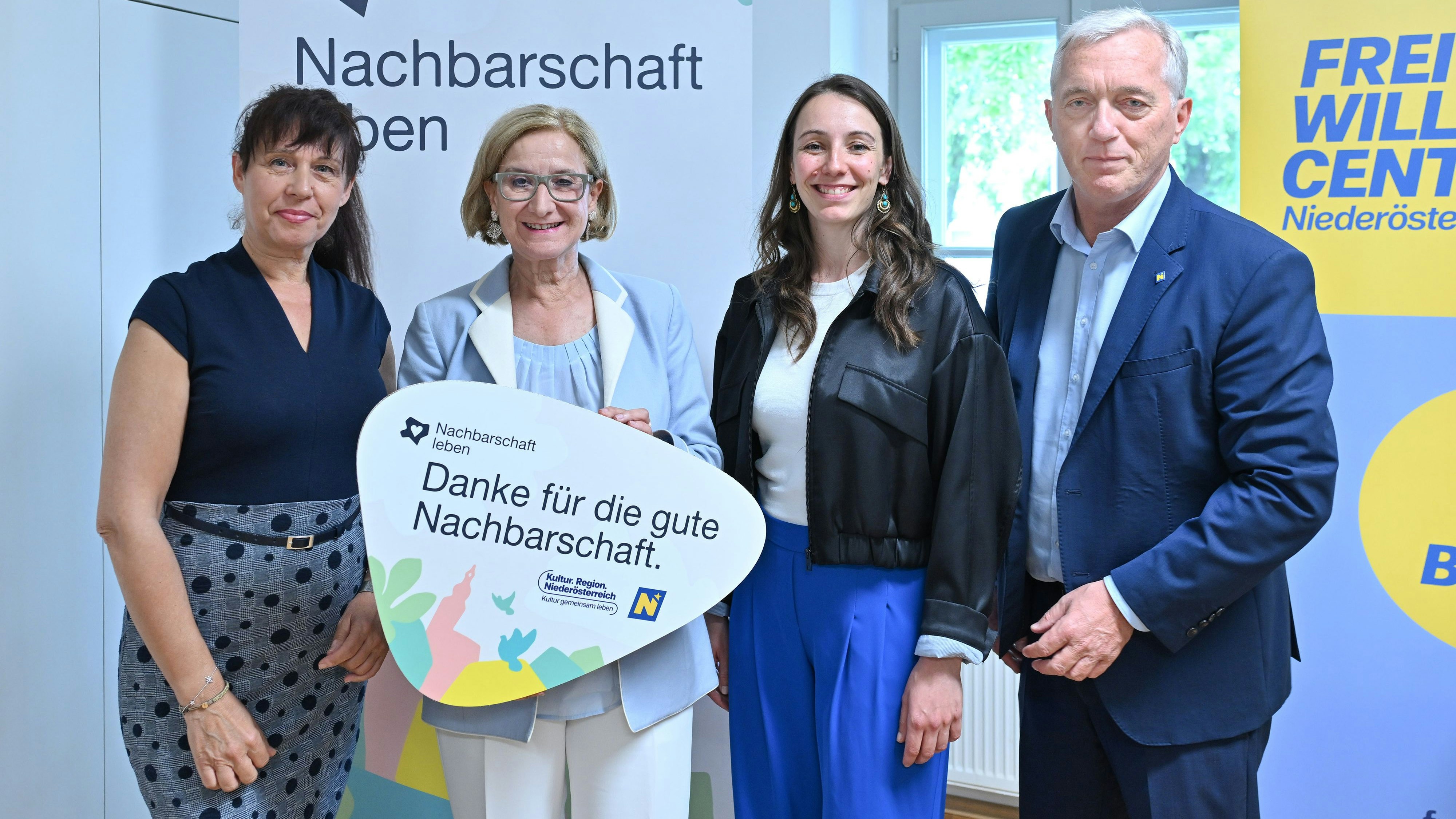 Die Fachärztin für Psychiatrie Bärbel Fichtl, Landeshauptfrau Johanna Mikl-Leitner, die Kultur- und Sozialanthropologin Bettina Ludwig und der Geschäftsführer der Kultur.Region.Niederösterreich Martin Lammerhuber beim Symposion