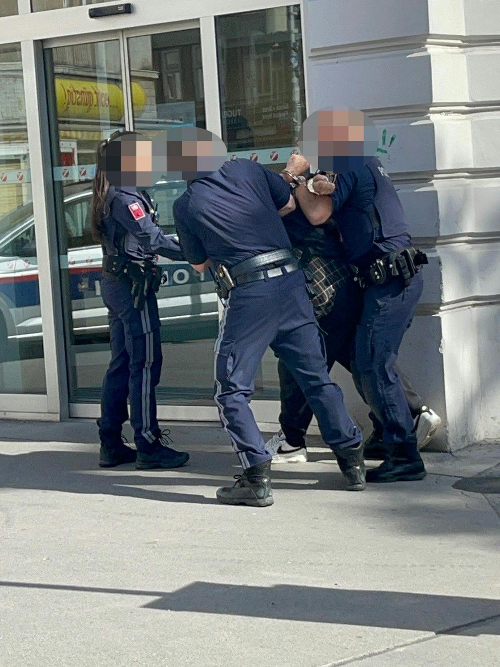 In Wien-Margareten sorgte am Dienstagnachmittag eine Festnahme auf offener Straße für Aufsehen.