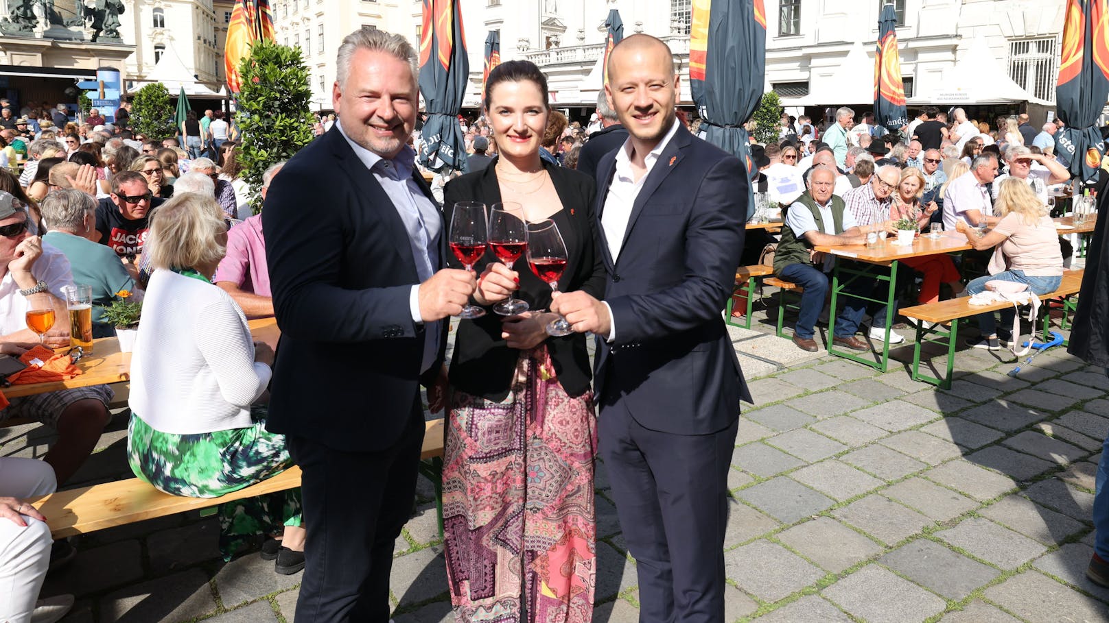 Das Burgenland zeigt sich von seiner charmantesten Seite: SPÖ-Burgenland-Managerin Jasmin Puchwein mit Nationalratsabgeordneten Maximilian Köllner (r.) und Jürgen Schabhüttl