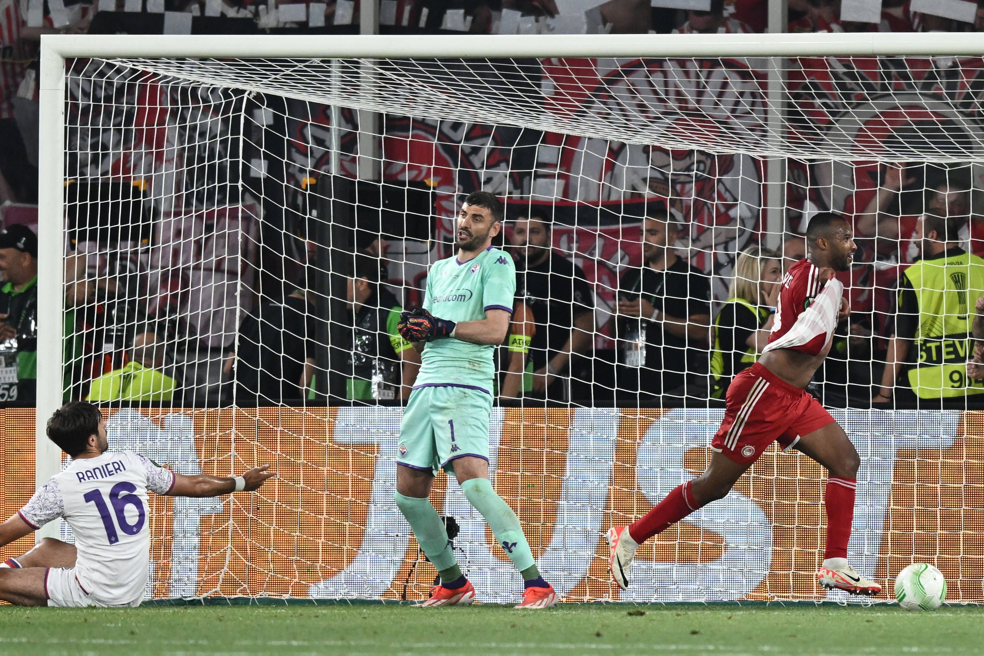 Olympiakos ist der erste griechische Sieger eines Europacup-Bewerbs der Geschichte.