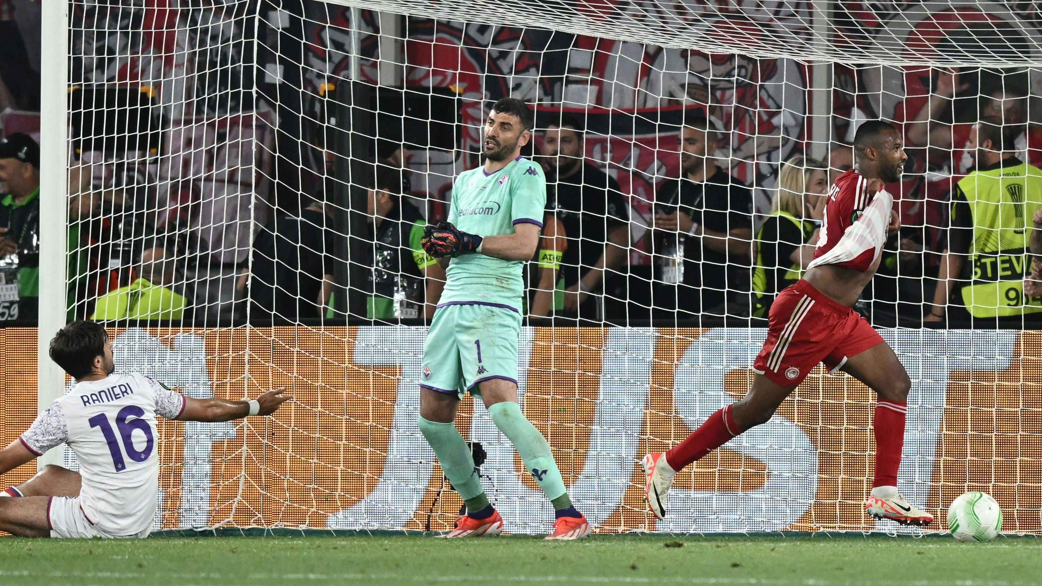 Olympiakos ist der erste griechische Sieger eines Europacup-Bewerbs der Geschichte.