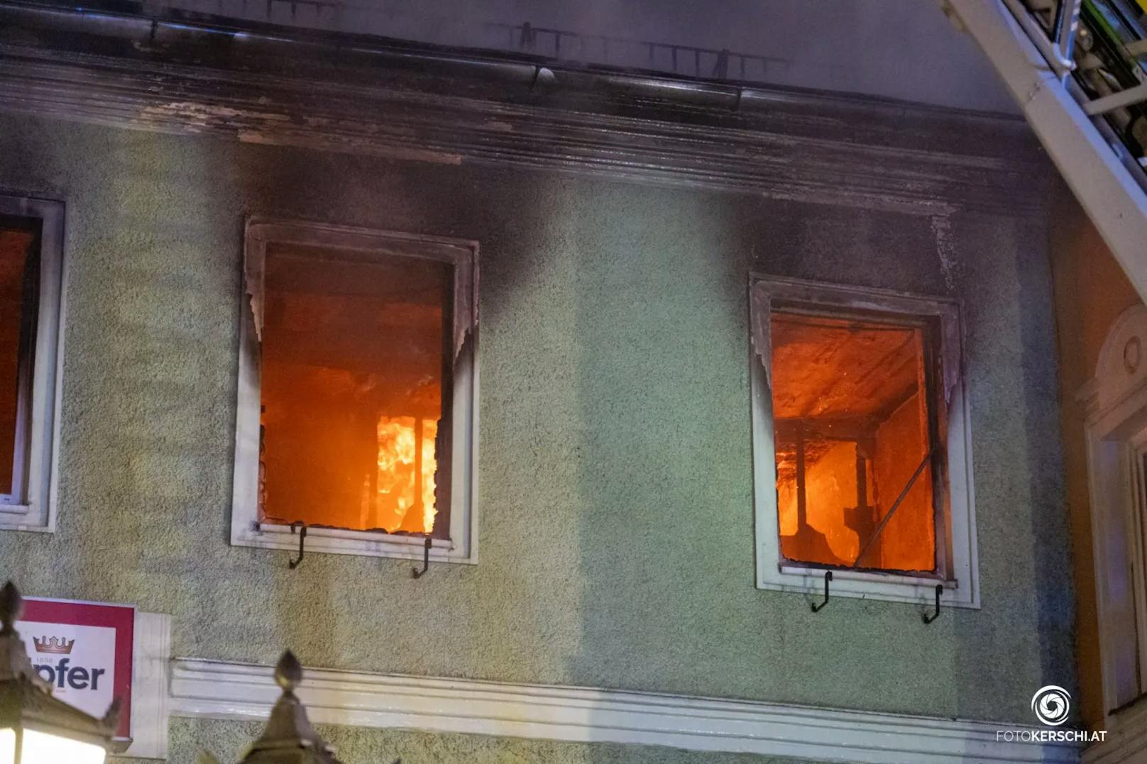 Großeinsatz in der Nacht auf den 29. Mai 2024 im Herzen von Rohrbach: Ein Mehrparteienhaus stand in Flammen.