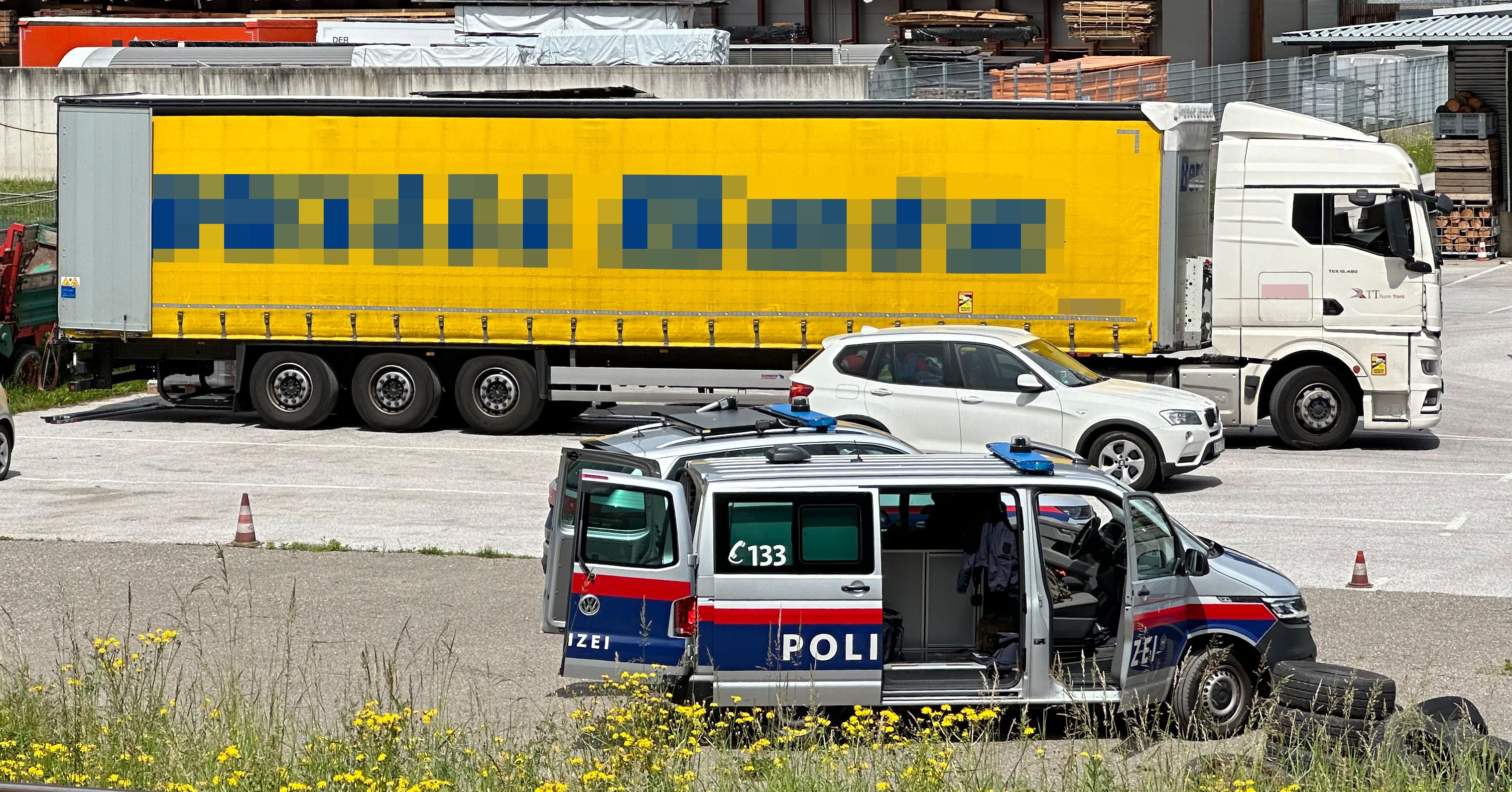 Der Lkw wurde nach seiner Irrfahrt auf der Inntalautobahn von der Polizei beschlagnahmt.