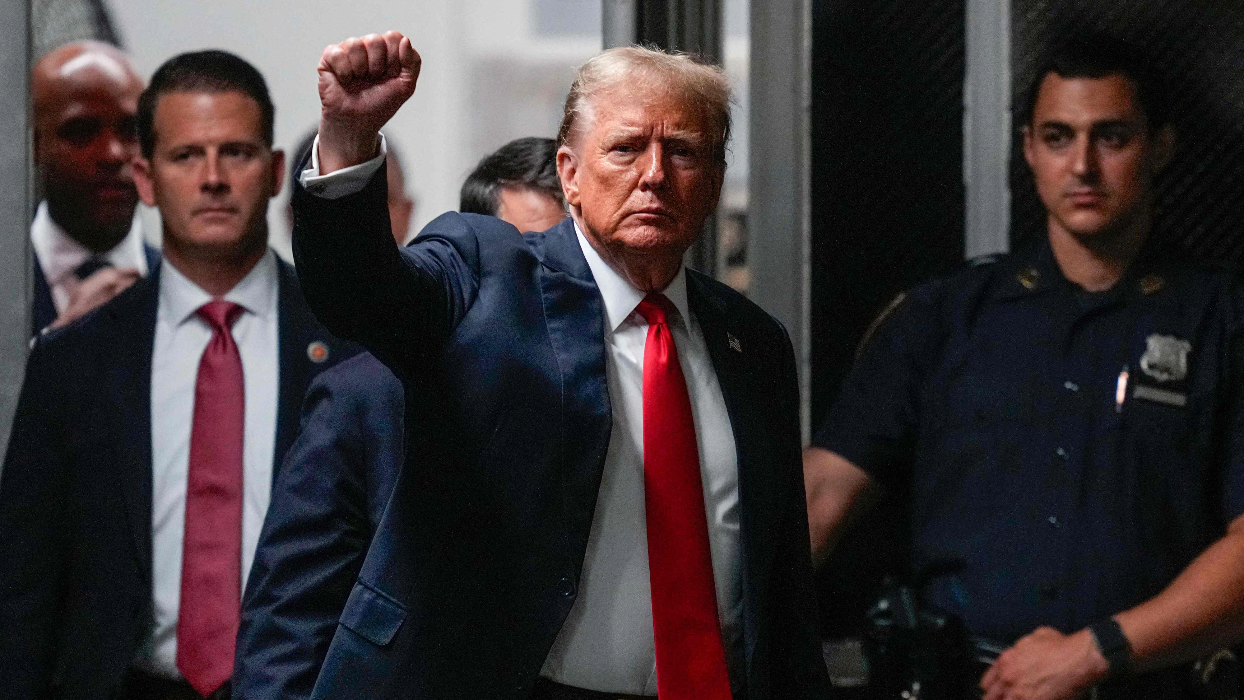 Download von www.picturedesk.com am 29.05.2024 (08:16).  Former US President and Republican presidential candidate Donald Trump returns to the courtroom after a break in his criminal trial at Manhattan Criminal Court in New York City on May 28, 2024. (Photo by Julia Nikhinson / POOL / AFP) - 20240528_PD8240 - Rechteinfo: Rights Managed (RM) Nur für redaktionelle Nutzung! Werbliche Nutzung erfordert Freigabe: bitte schicken Sie uns eine Anfrage.