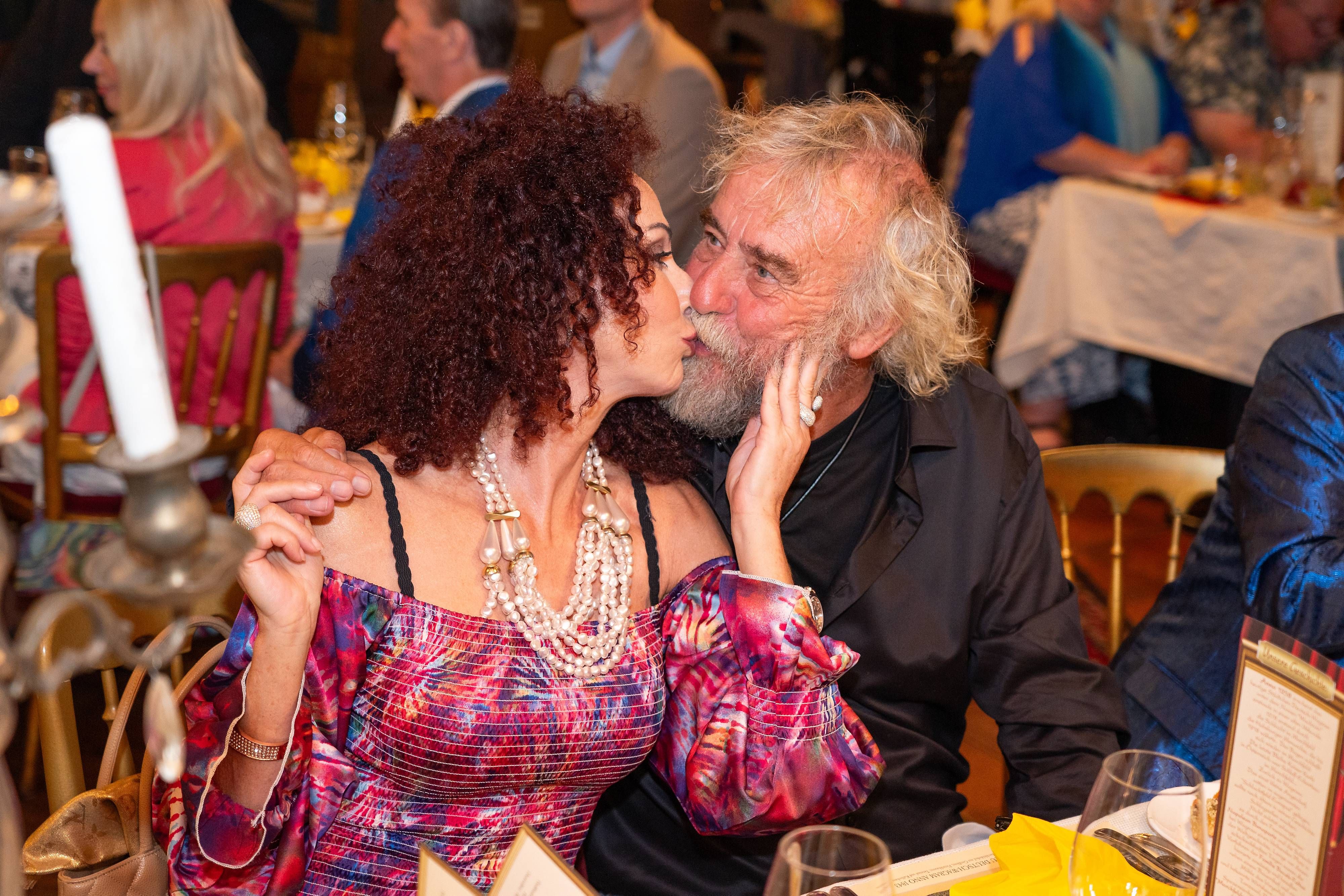 Christina Lugner und Ernst Prost sind glücklich verliebt und zeigen das auch gerne