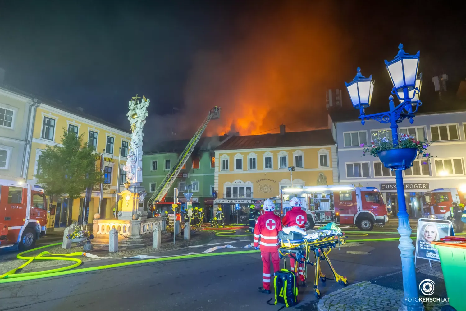 Großeinsatz in der Nacht auf den 29. Mai 2024 im Herzen von Rohrbach: Ein Mehrparteienhaus stand in Flammen.