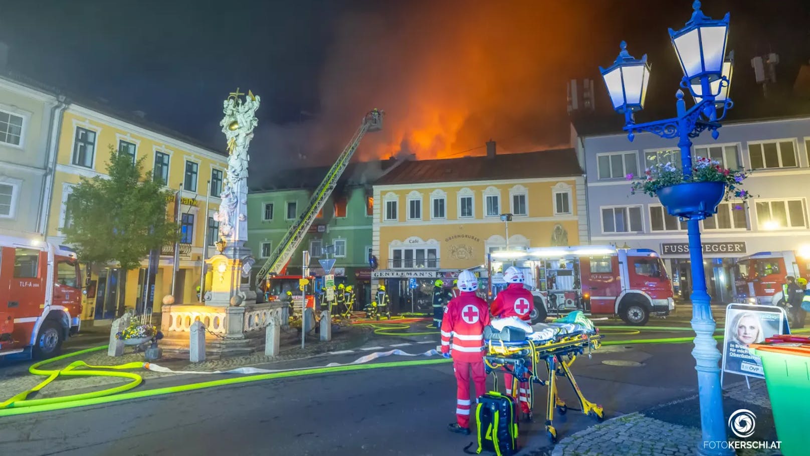 Großeinsatz in der Nacht auf den 29. Mai 2024 im Herzen von Rohrbach: Ein Mehrparteienhaus stand in Flammen.