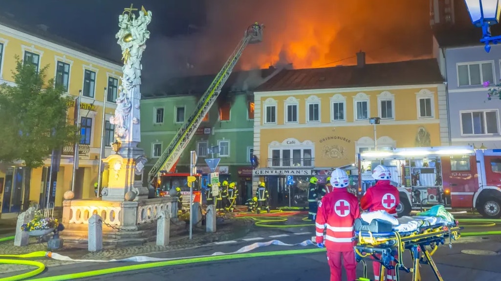 Großeinsatz in der Nacht auf den 29. Mai 2024 im Herzen von Rohrbach: Ein Mehrparteienhaus stand in Flammen.