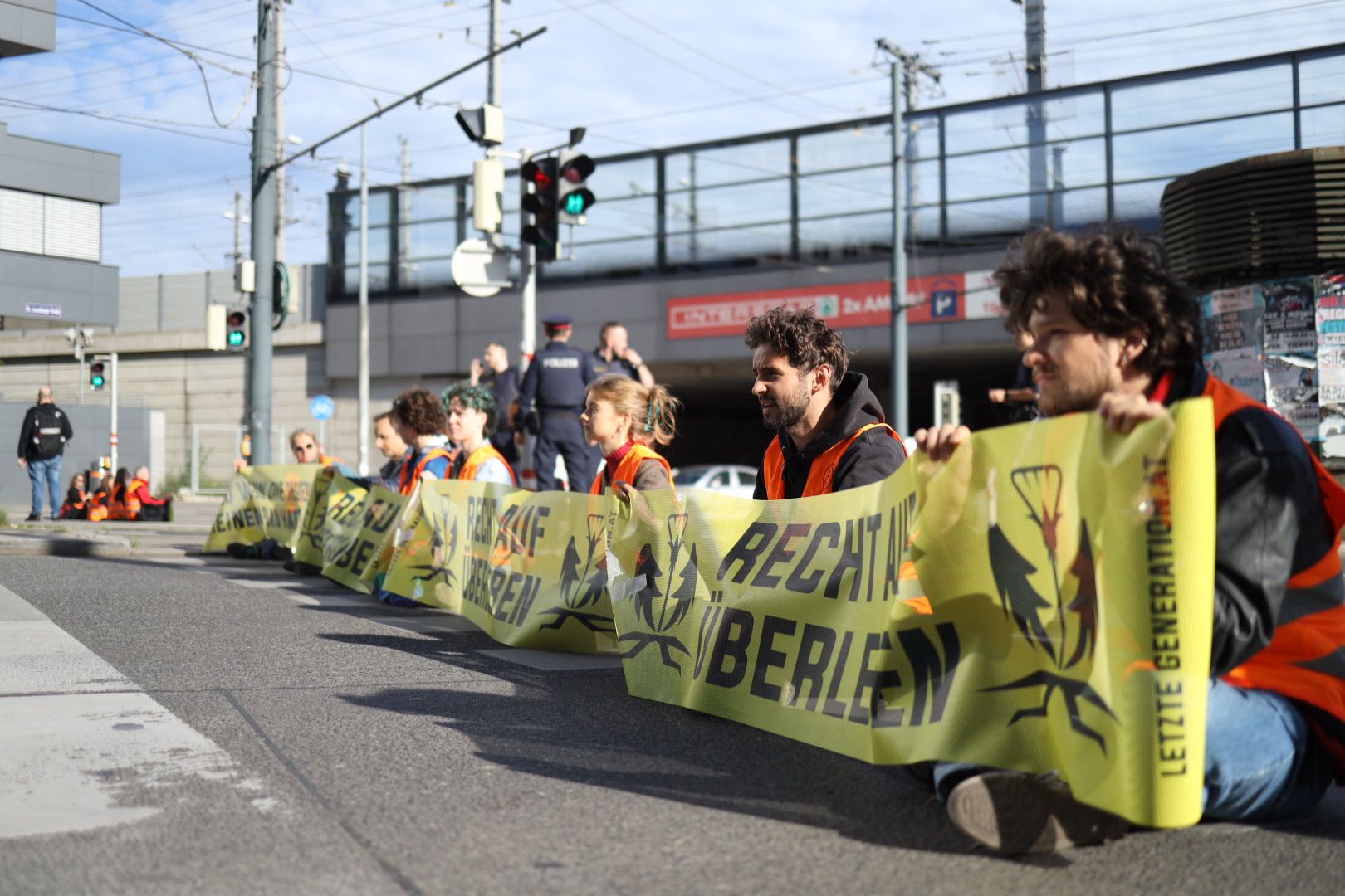 Am 29. Mai 2024 blockierten Aktivisten der Letzten Generation den Morgenverkehr in Wien.