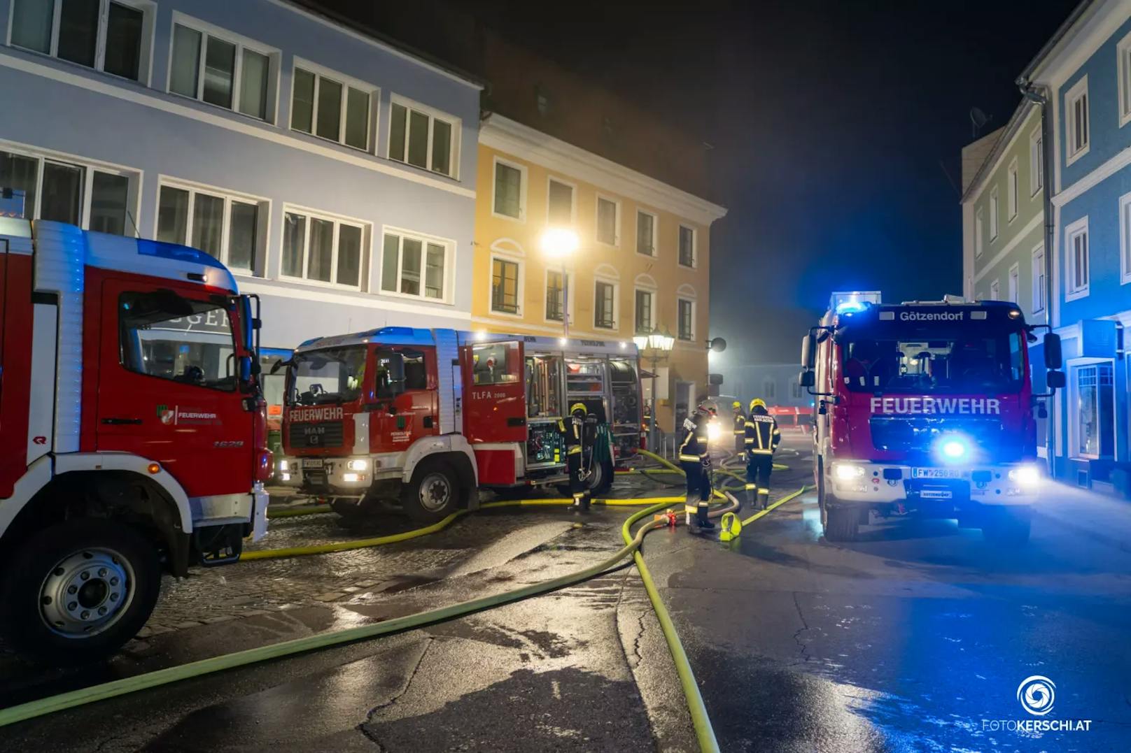 Großeinsatz in der Nacht auf den 29. Mai 2024 im Herzen von Rohrbach: Ein Mehrparteienhaus stand in Flammen.