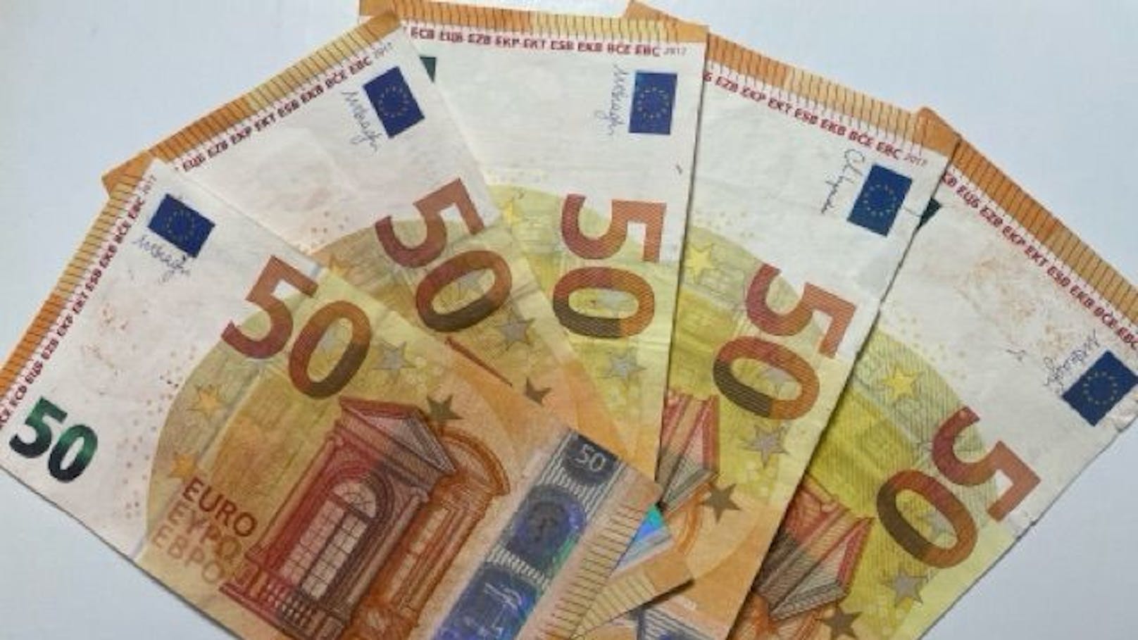 Die Österreichische Nationalbank erkannte die falschen Banknoten und informierte die Polizei.