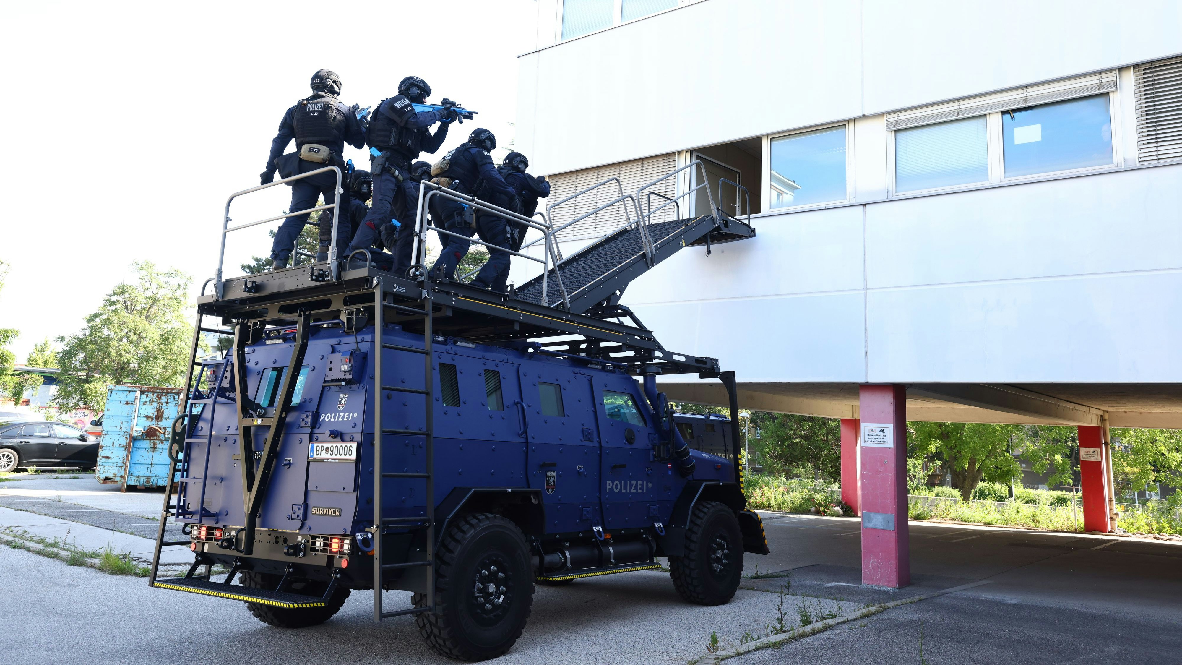 Heute.at - WEGA-Einsatz in Wiener Hostel – Serientäter gefasst