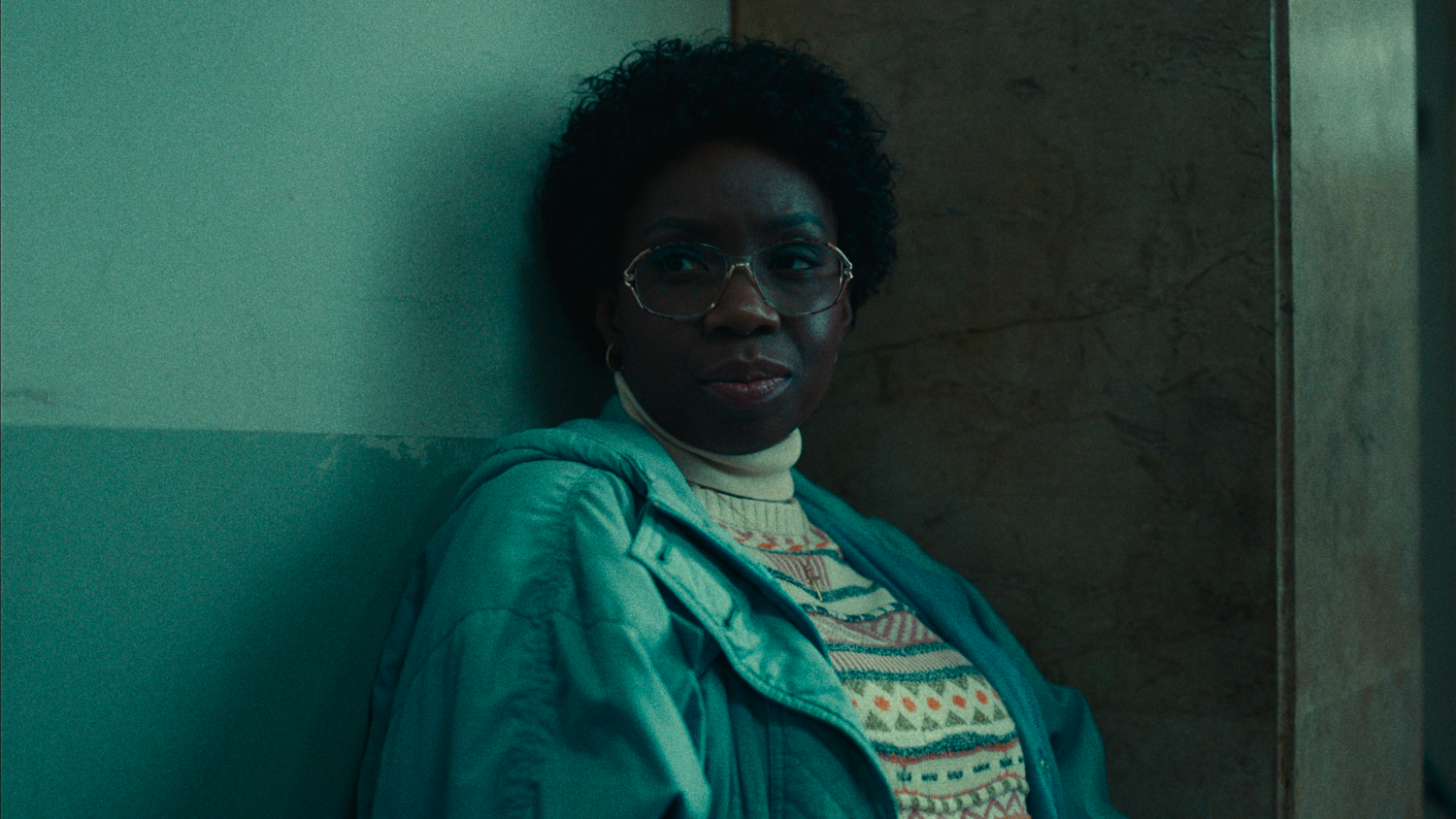 Während die Mutter eines weiteren vermissten Burschen, Cecile Rochelle (Adepero Oduye), die Hoffnung auf eine gesunde Rückkehr ihres Sohnes bereits aufgegeben hat