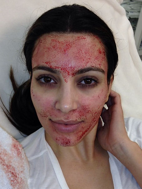 Beauty-Ikone Kim Kardashian zeigt’s vor.