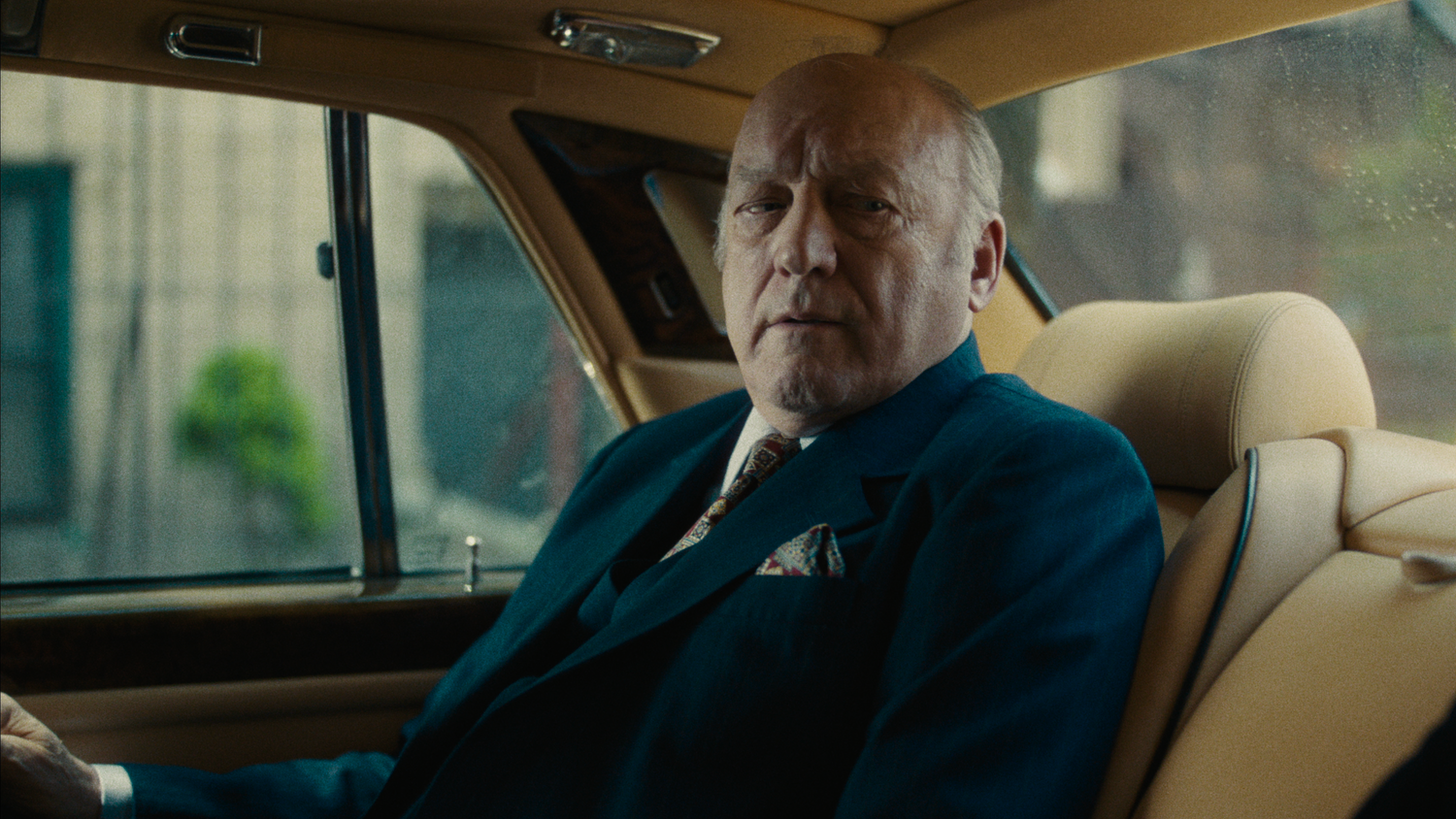 Und wird dabei von Vincents Vater, dem Immobilienmagnaten Edgar Anderson (Ivan Howe), Vincents Vater, unterstützt