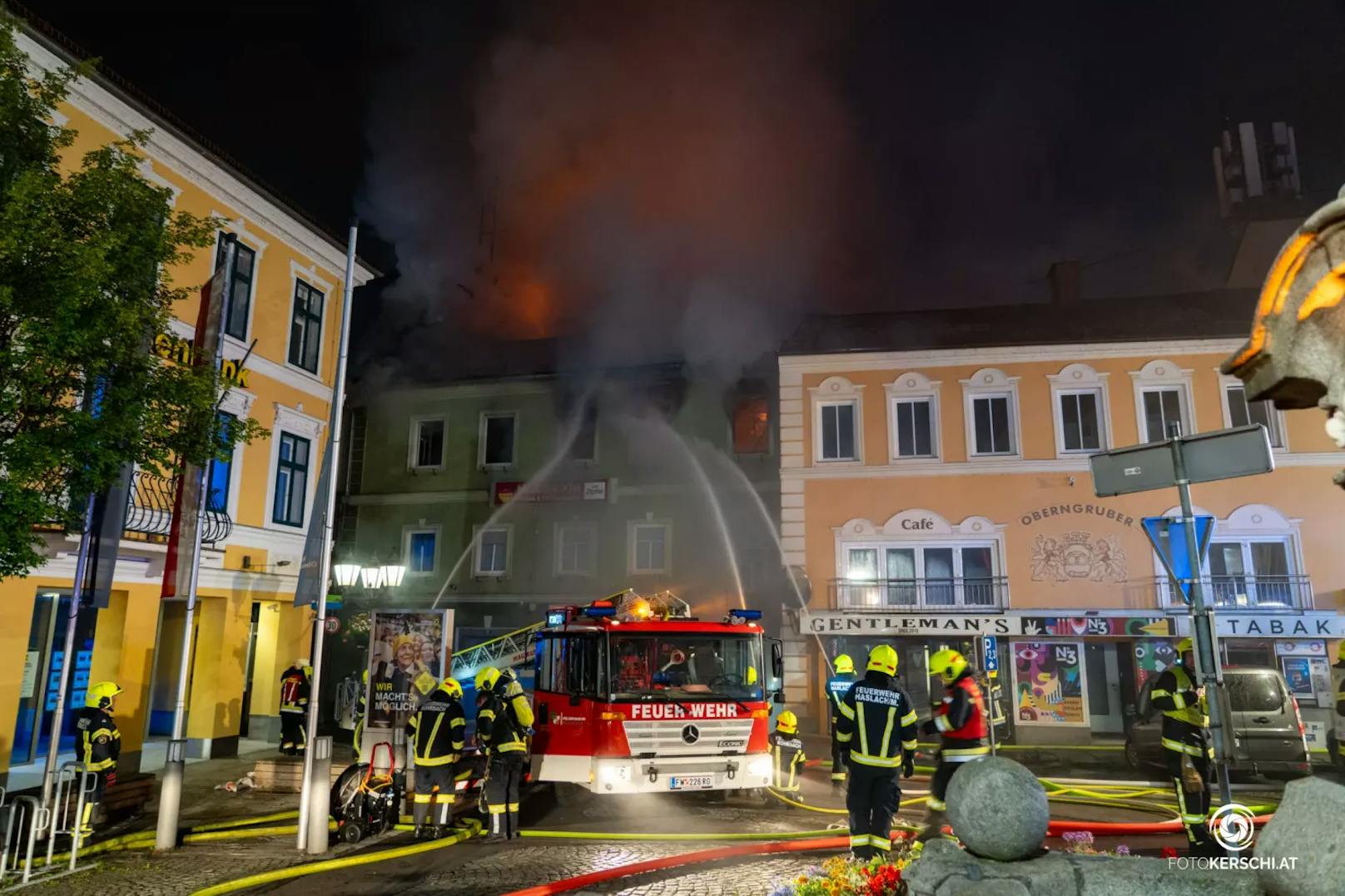 Großeinsatz in der Nacht auf den 29. Mai 2024 im Herzen von Rohrbach: Ein Mehrparteienhaus stand in Flammen.