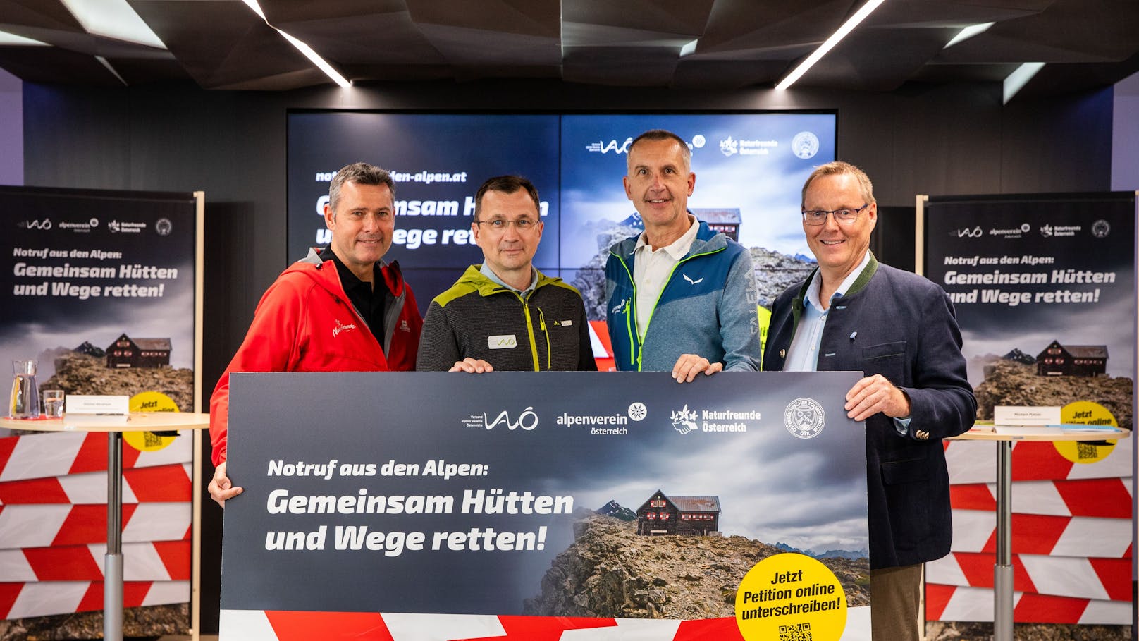 Günter Abraham (Bundesgeschäftsführer Naturfreunde Österreich), Gerald Dunkel-Schwarzenberger (Präsident im Verband Alpiner Vereine Österreichs), Wolfgang Schnabl (Präsident im Österreichischen Alpenverein, Michael Platzer (GF Österreichischer Touristenklub)