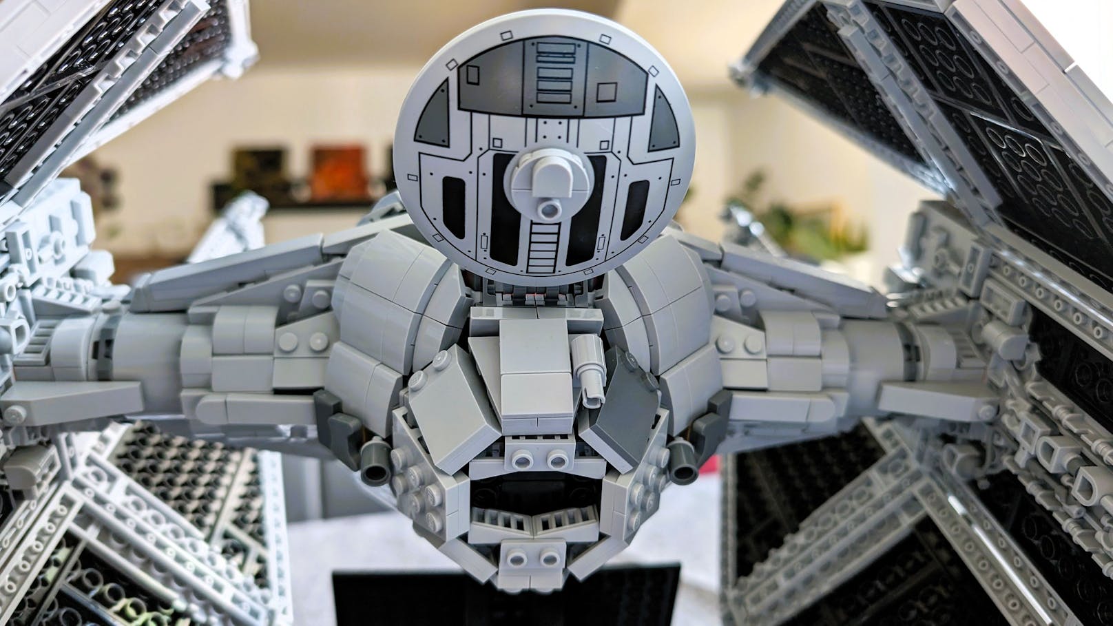 LEGO hat zudem auch an die Hinteransicht des Modells gedacht, die ebenfalls mit vielen Details glänzt. 