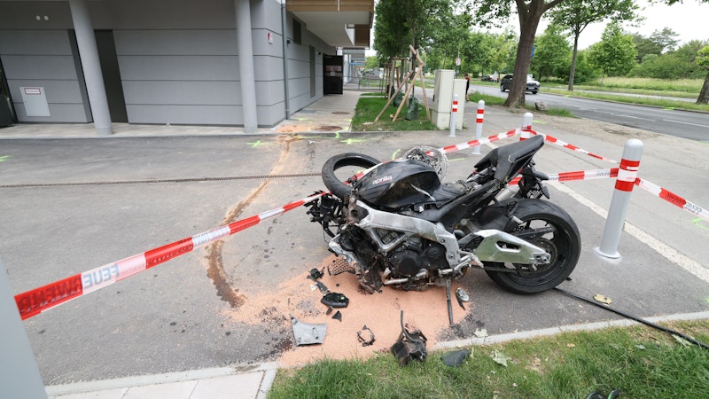 Bei einem heftigen Verkehrsunfall in der Donaustadt kam ein 34-jähriger Motorradlenker ums Leben.