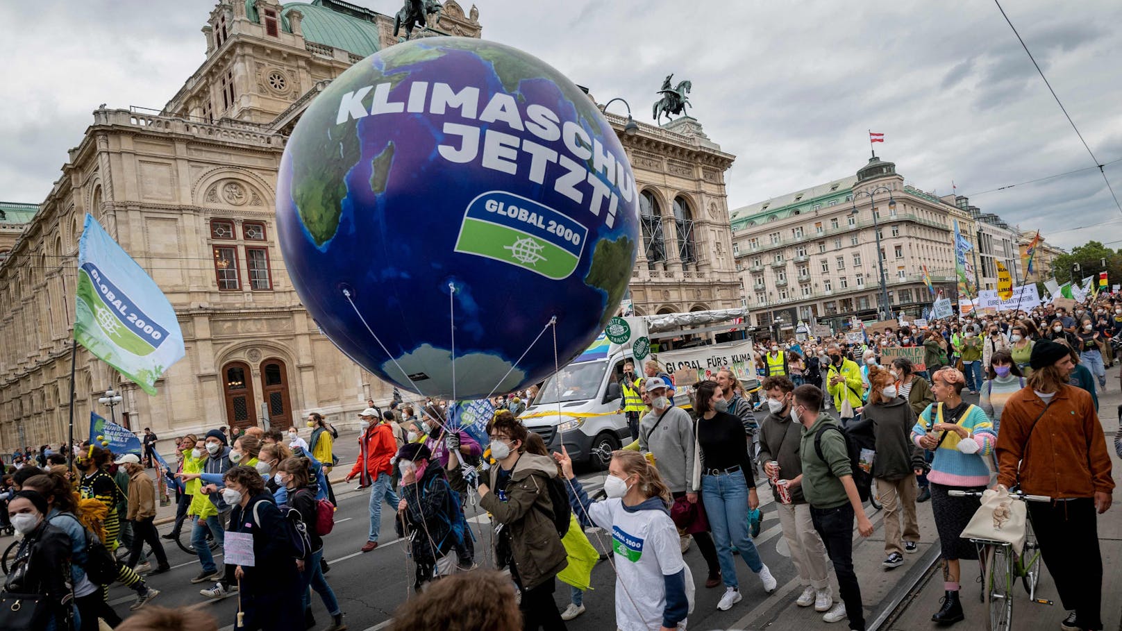 Klima-Aktivisten legen Wien lahm – wollen nicht weichen
