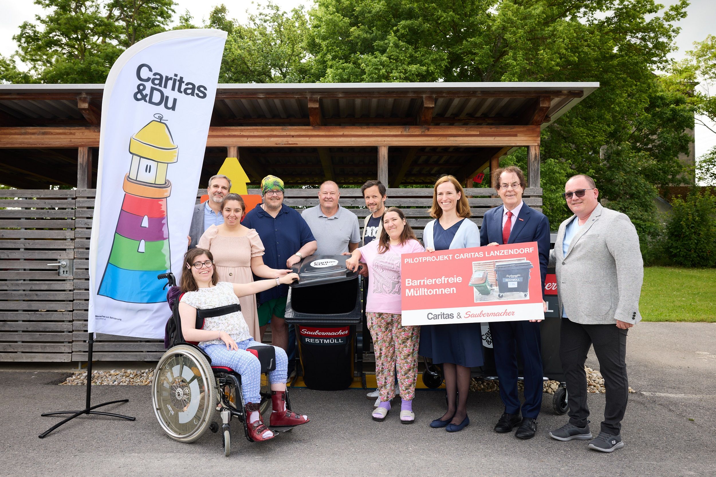 Mit barrierefreien Mülltonnen können auch Menschen mit Behinderung einen Beitrag zum Klimaschutz leisten