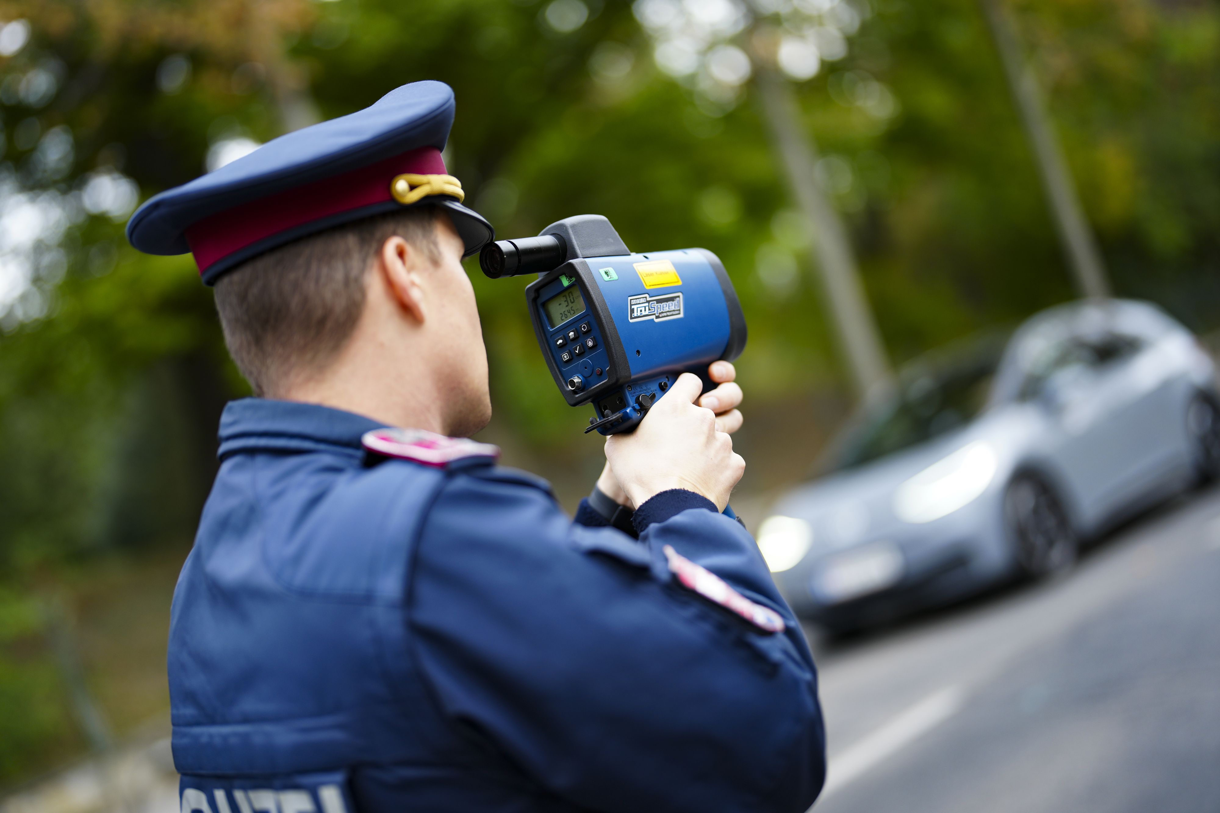 Der Biker raste in eine Geschwindigkeitskontrolle der Polizei. Symbolbild.