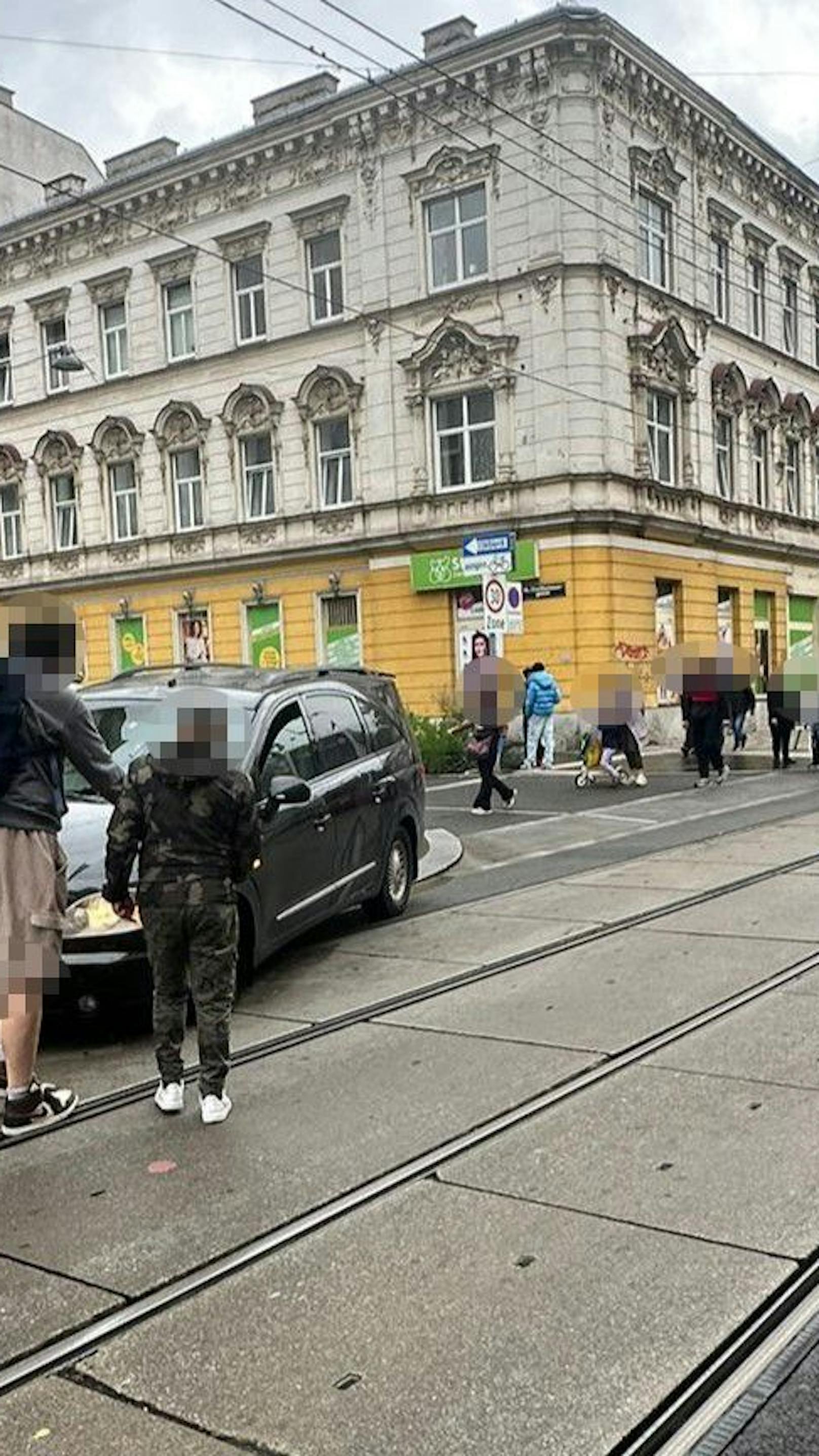Unfall legt Öffi-Linie in Wien-Ottakring lahm