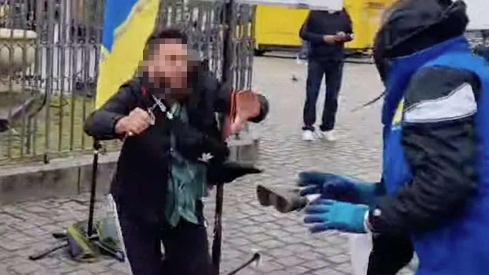 Bei einer blutigen Messerattacke in Mannheim wurden mehrere Menschen verletzt. 