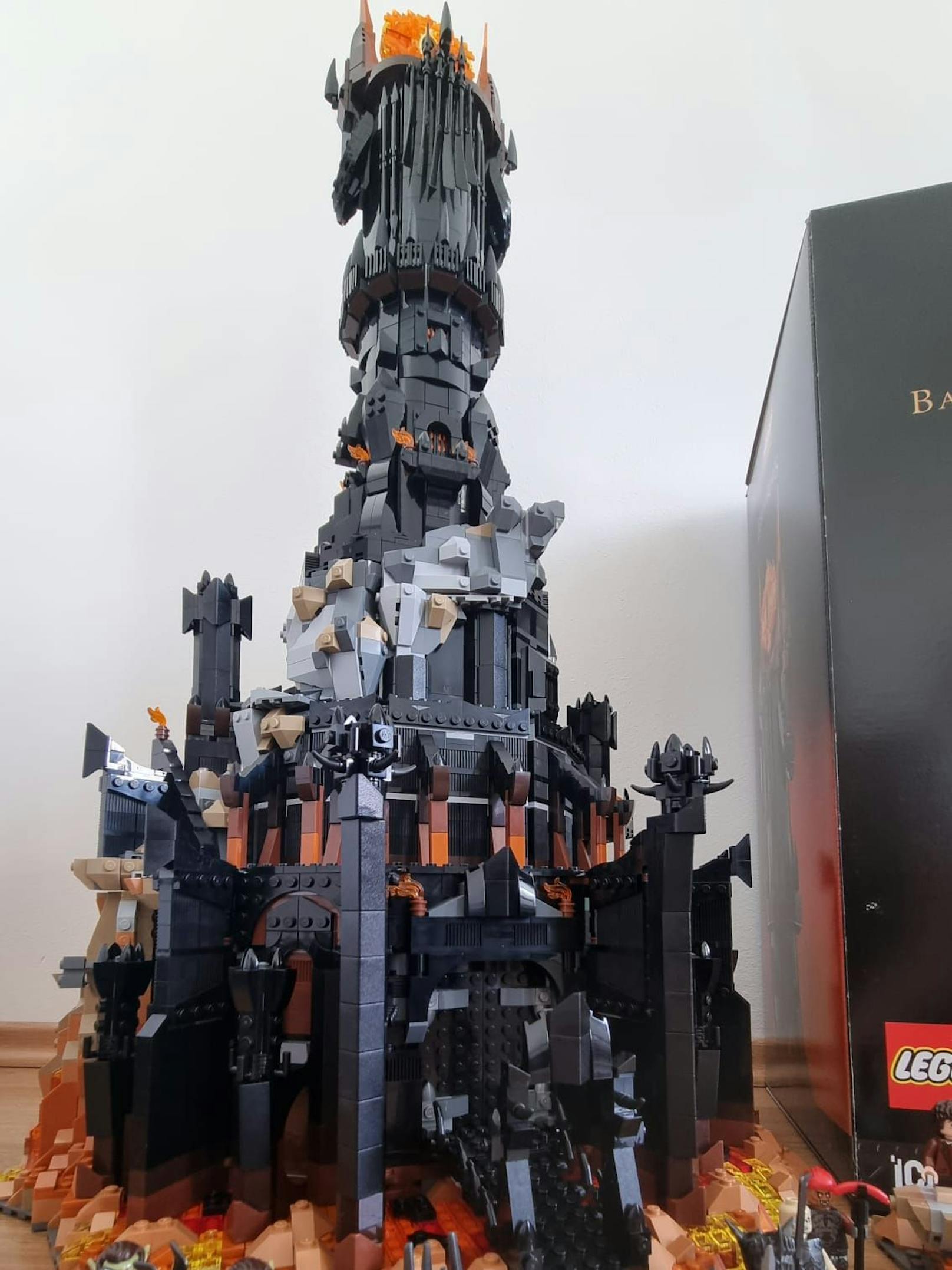 "Barad-dûr" ist riesig – und gar nicht zu leicht auf ein Foto zu bekommen.