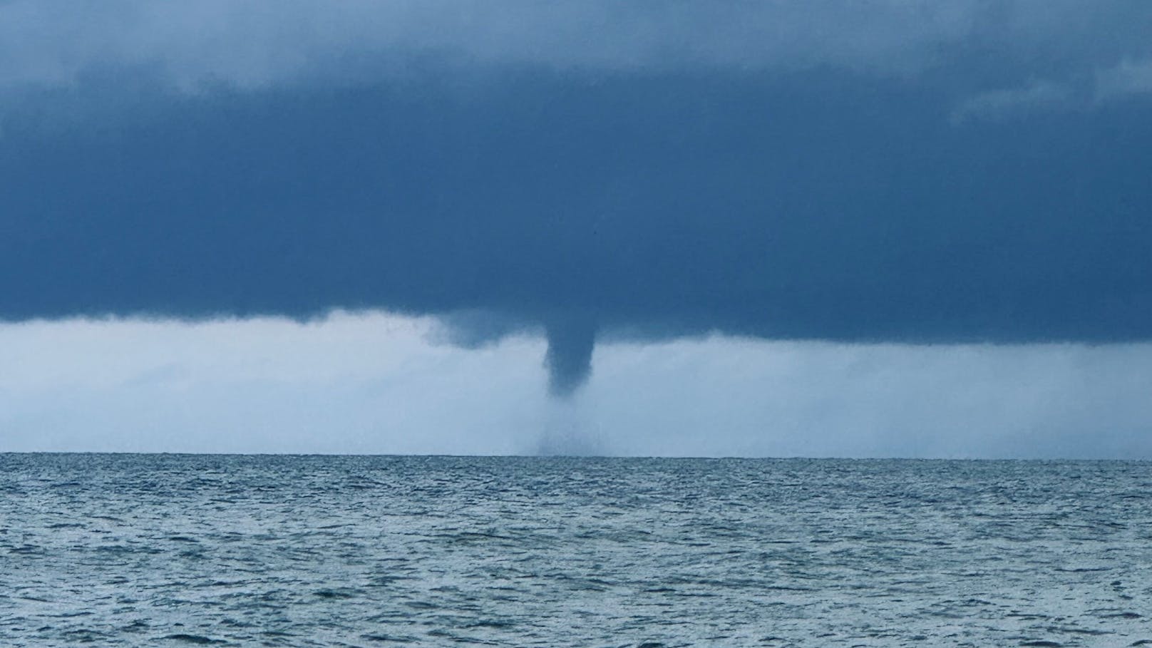 Tornado-Alarm an der kroatischen Küste bei Novigrad (Istrien).