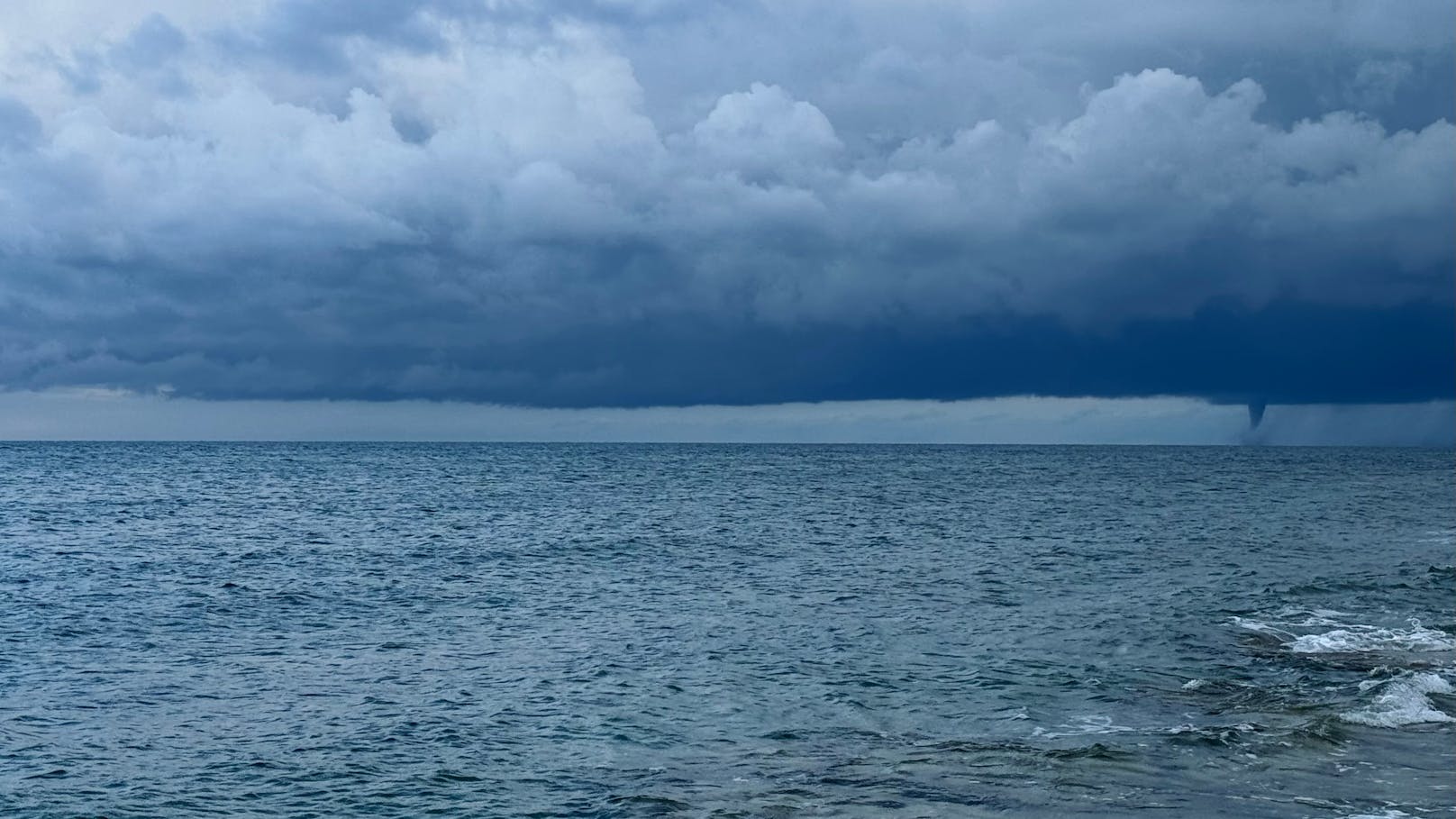 Tornado-Alarm an der kroatischen Küste bei Novigrad (Istrien).