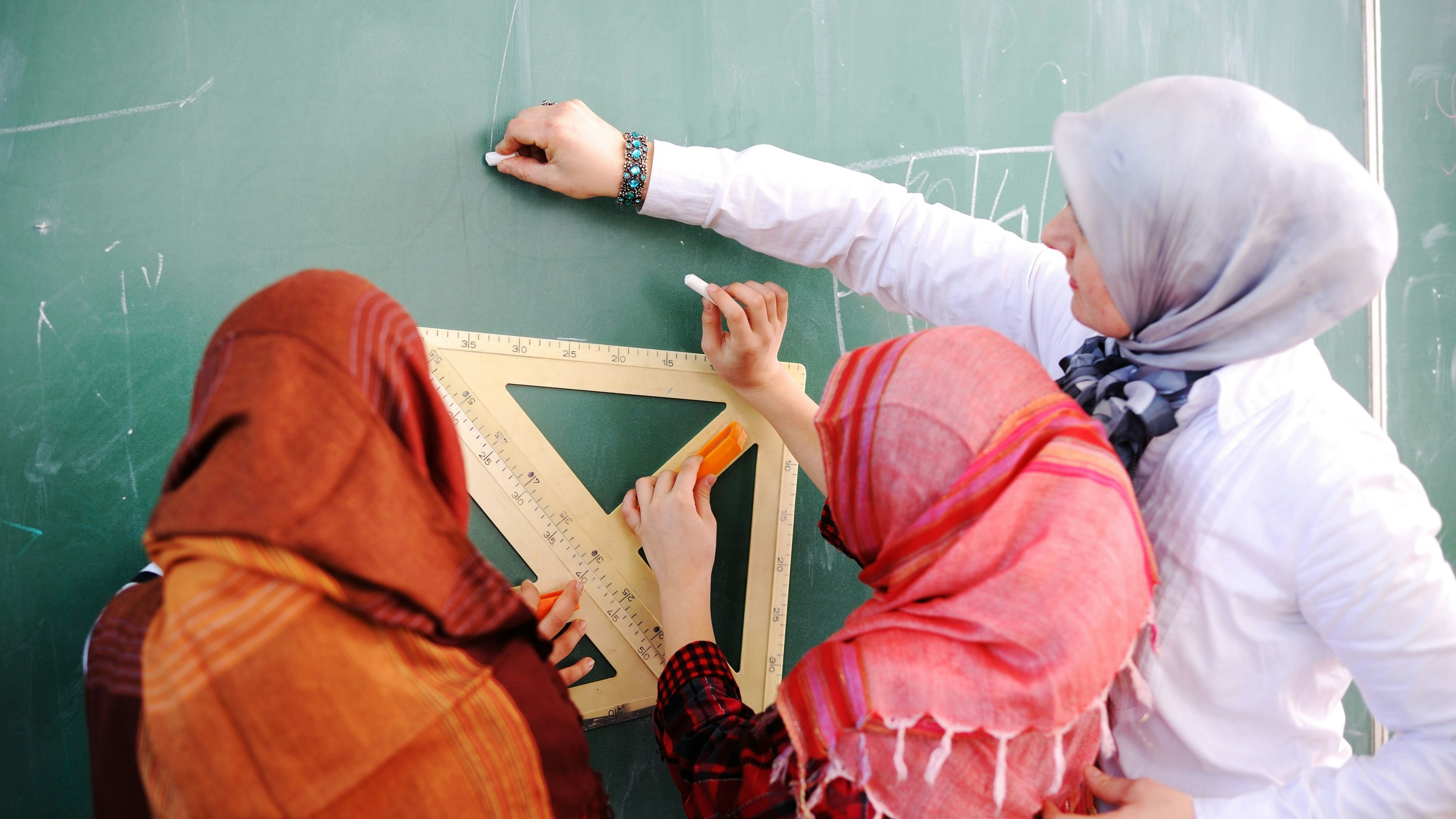 "Kein Schüler, keine Schülerin darf in einer Regelschulklasse sitzen, wenn die Unterrichtssprache nicht ausreichend beherrscht wird" 