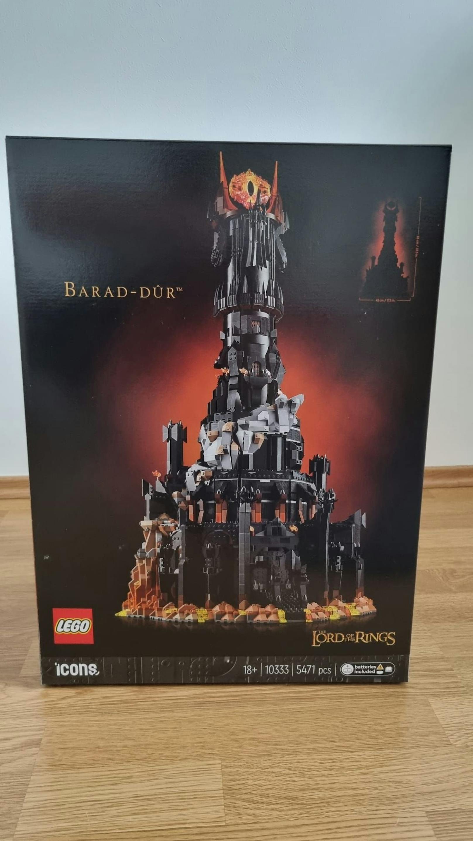 Gigantische Ausmaße, enormer Bauspaß, mehr als 5.400 Teile, 10 Minifiguren und tolle Funktionen. Mit dem LEGO-Set Barad-dûr hätte Sauron seine Freude.