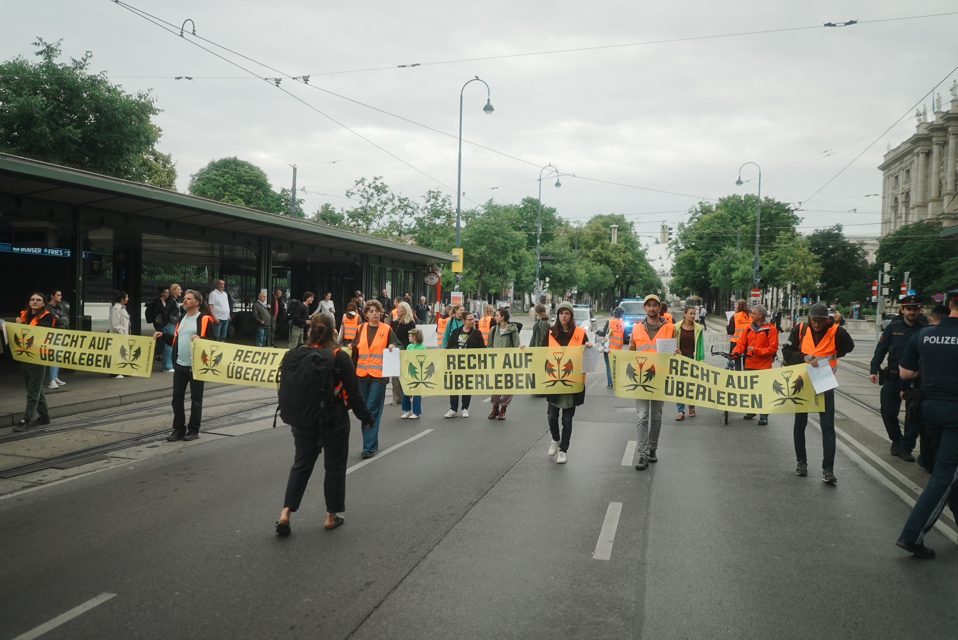 Die Aktivisten haben wieder die Ringstraße in der Wiener City blockiert.