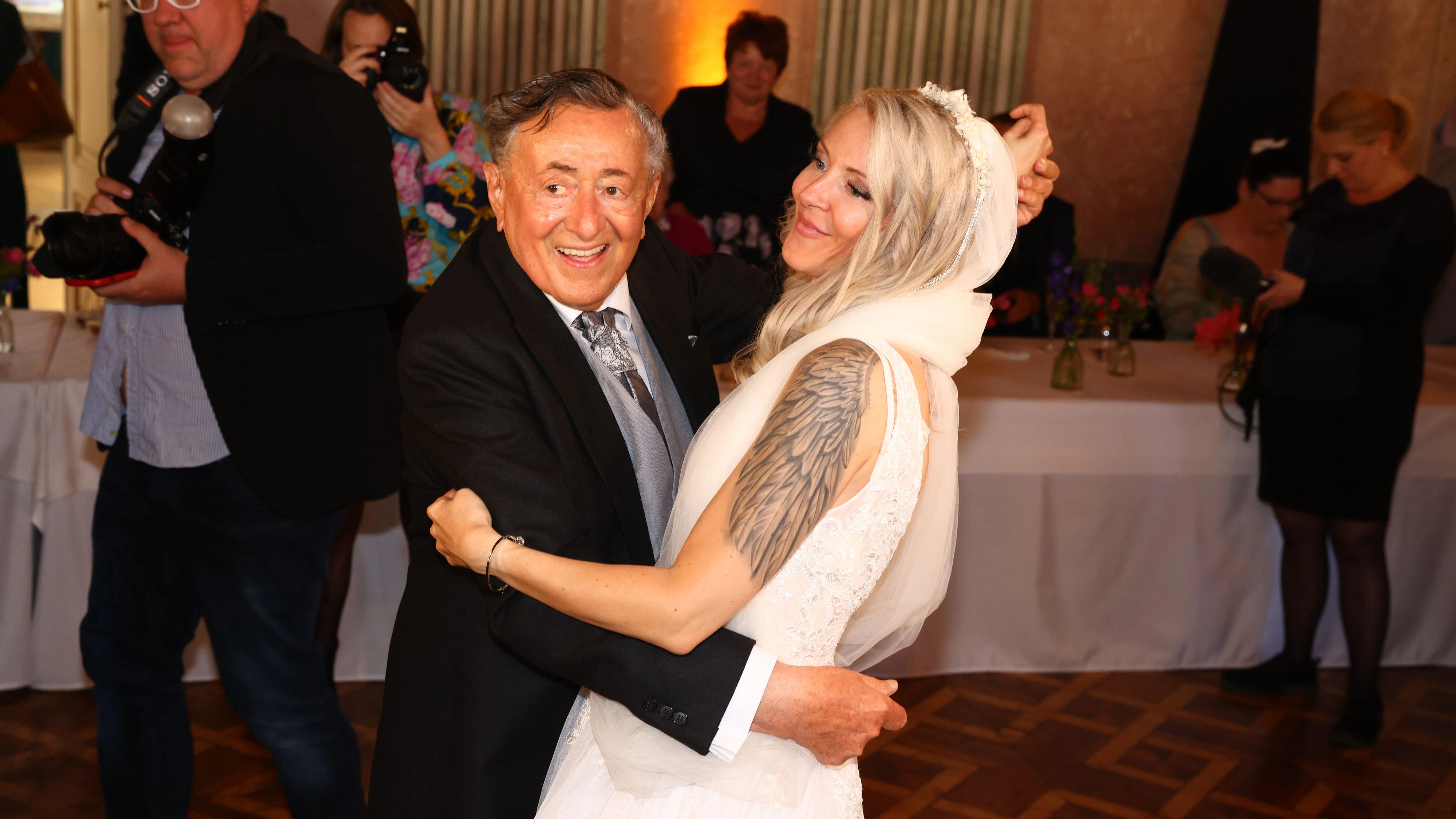 Richard und Simone Lugner bei ihrem Hochzeitstanz.