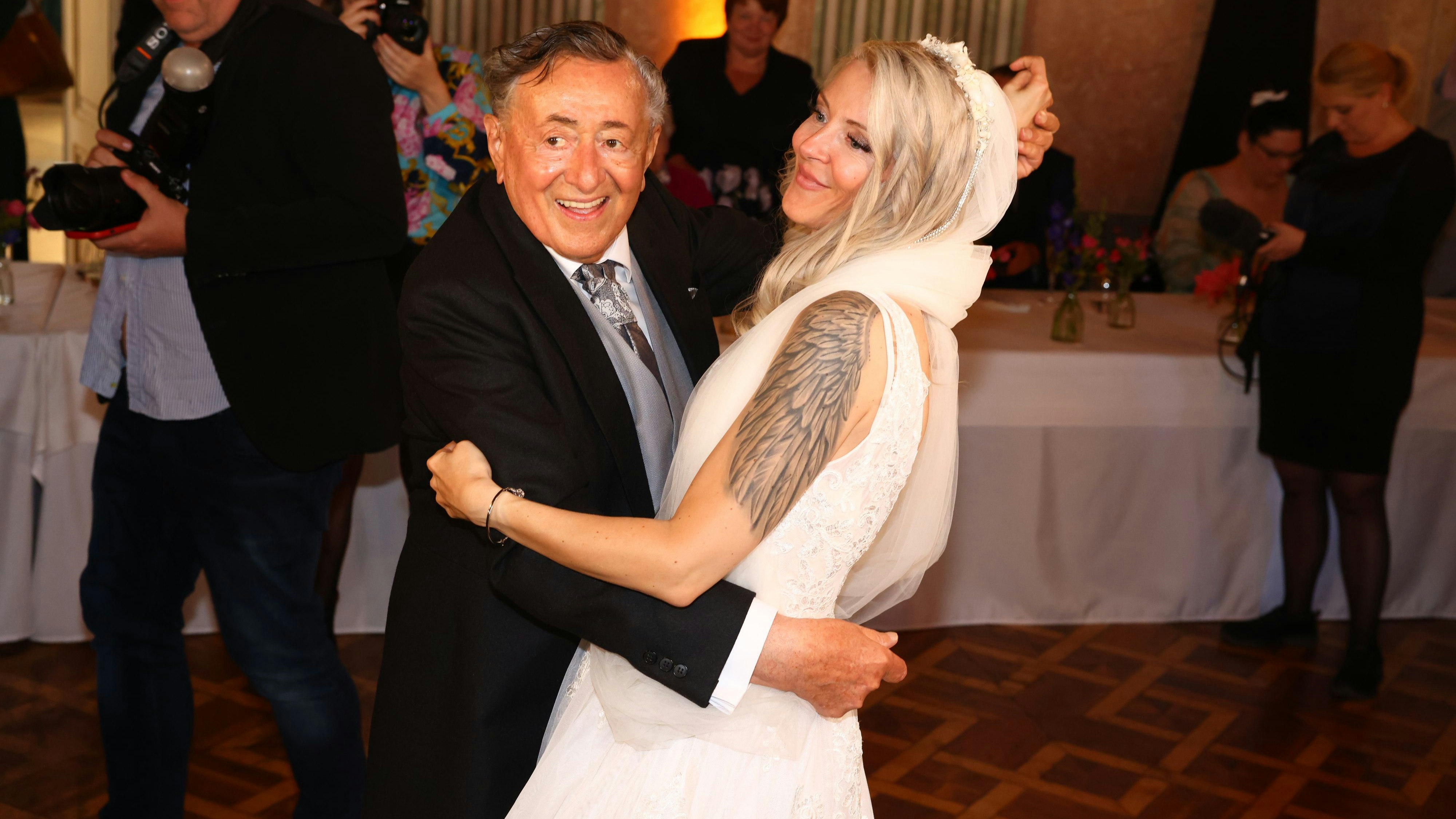 Richard und Simone Lugner bei ihrem Hochzeitstanz.