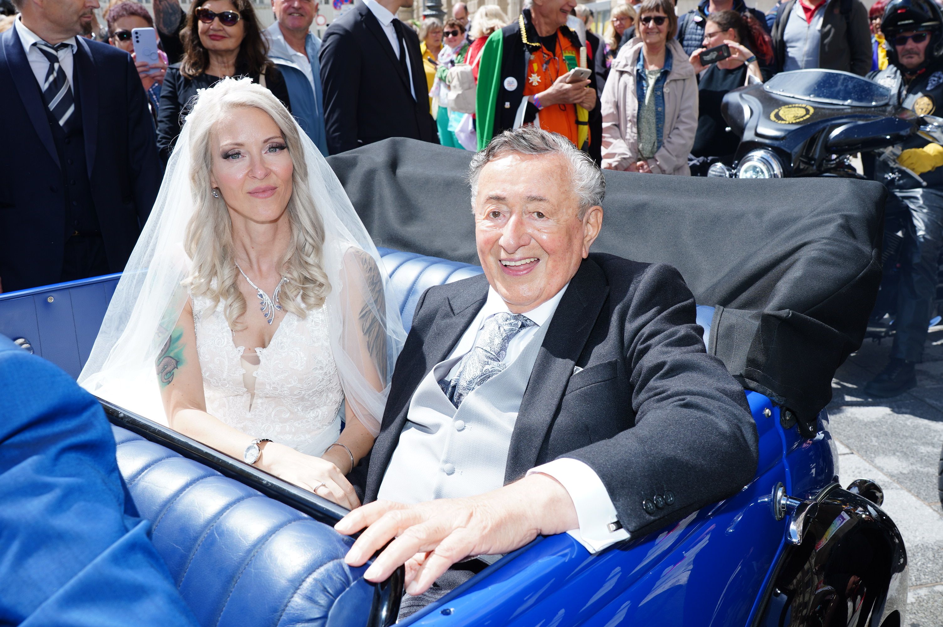 Heute.at - Vermisse dich: Simone Lugners Posting an Richard