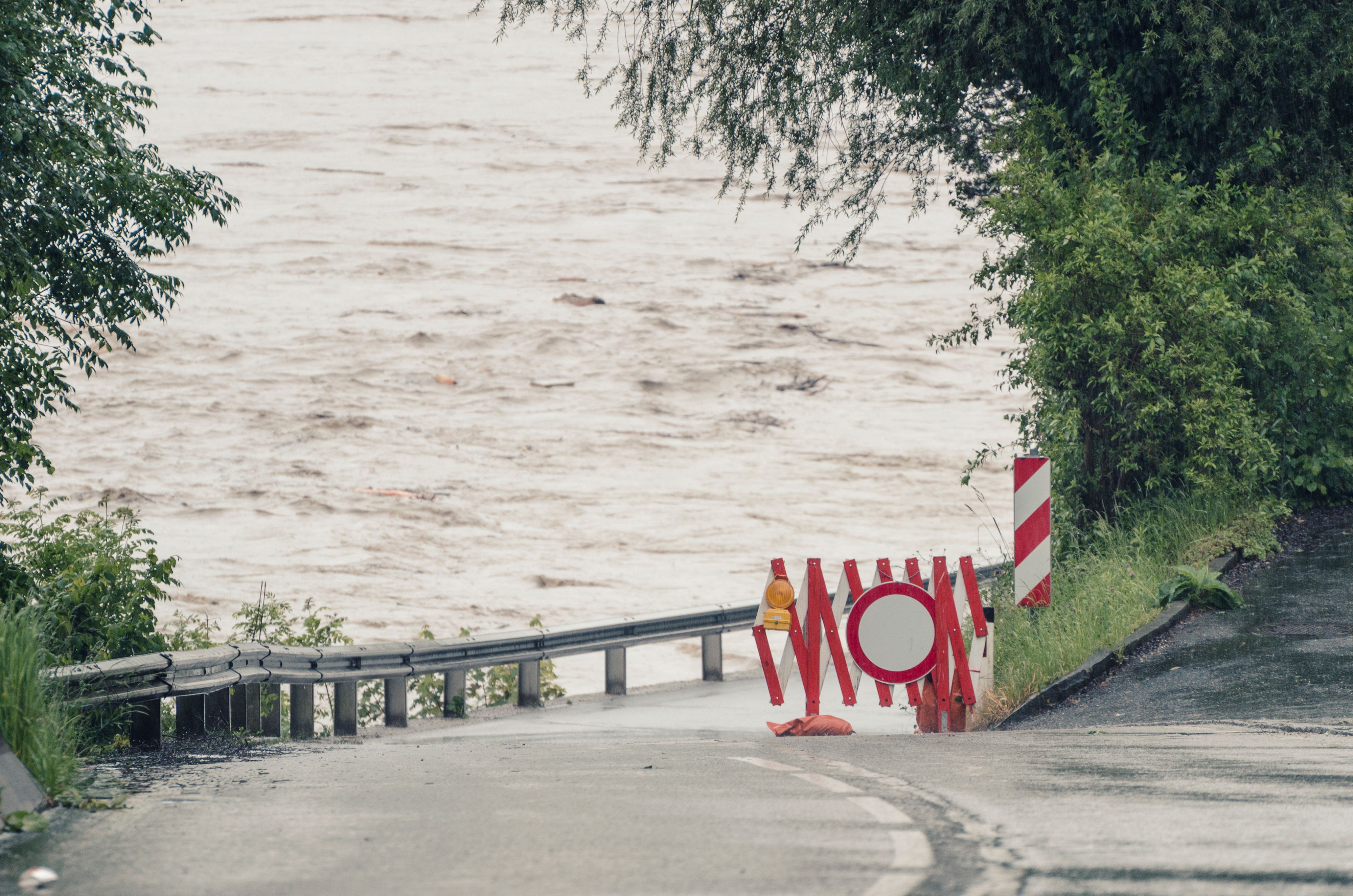 Nach starken Regenfällen steigt im Westen des Landes das Hochwasser-Risiko dramatisch an. (Symbolbild)