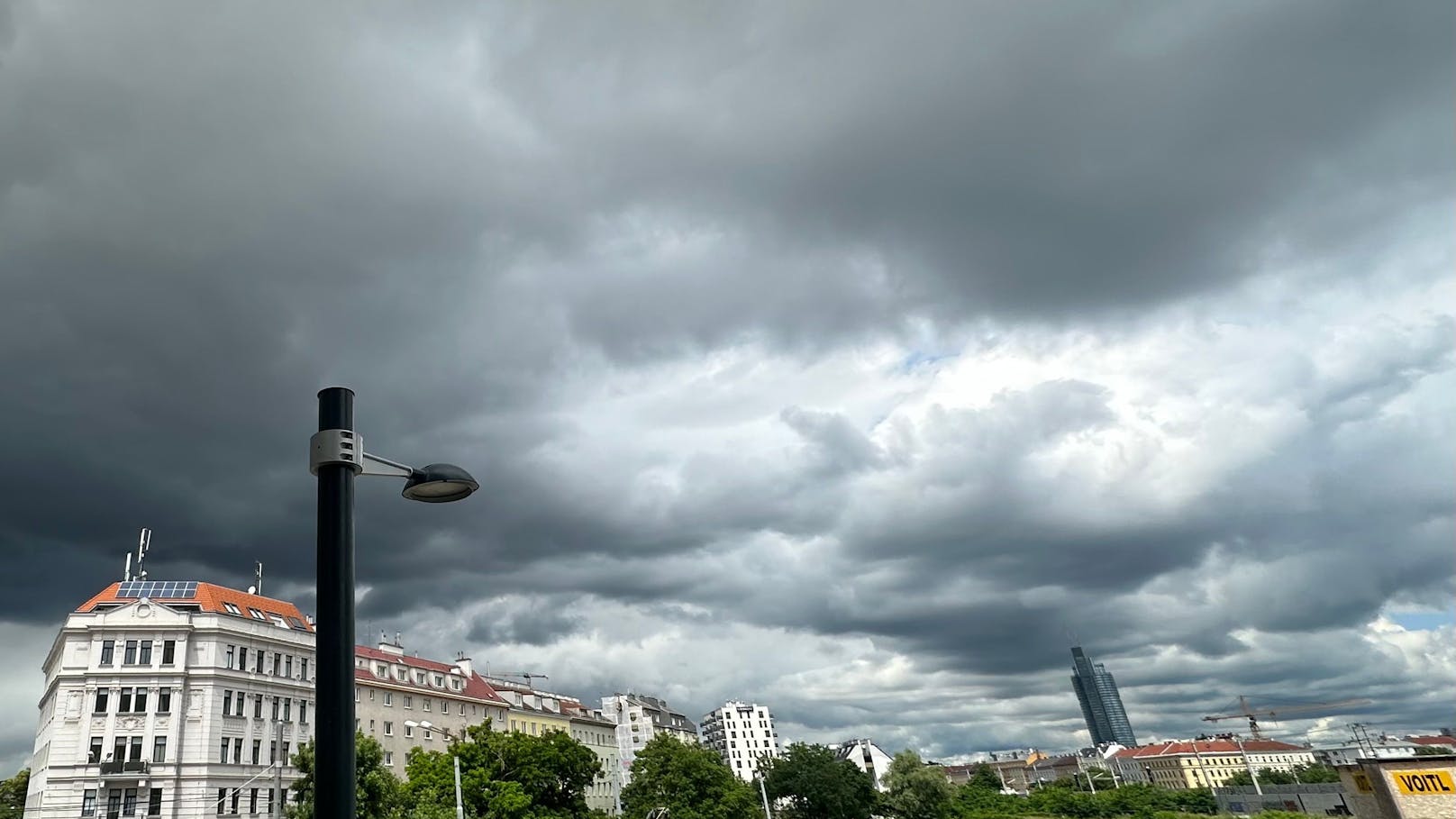 Heftiger Regen in Wien – was du jetzt wissen musst