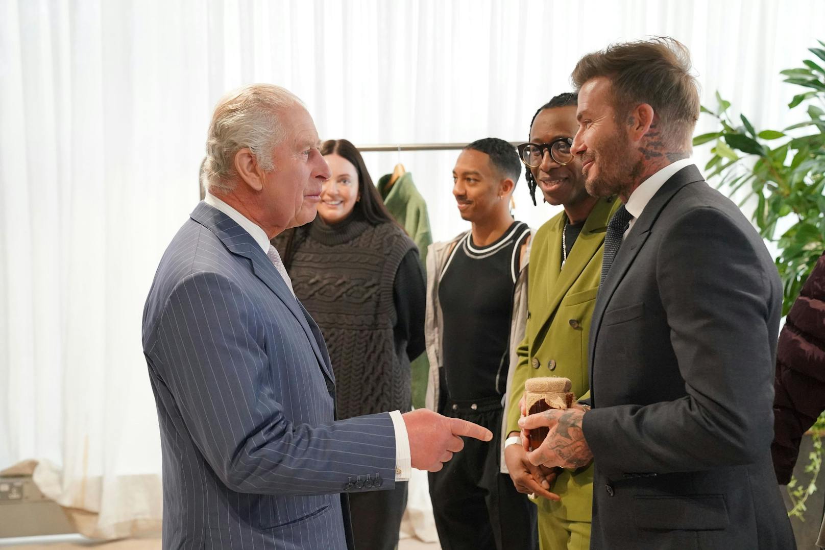 David Beckham und König Charles kennen sich bereits seit Jahren. Immer wieder sieht man sie auf Events plaudern.