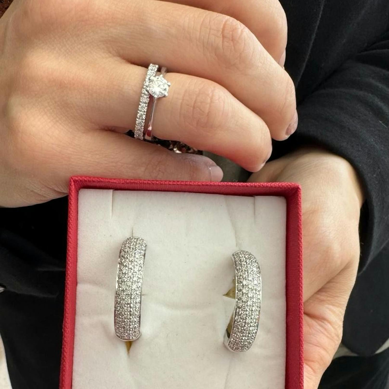 Richard Lugners Morgengabe für seine Simone: Passende Ohrringe zu ihrem Ehering